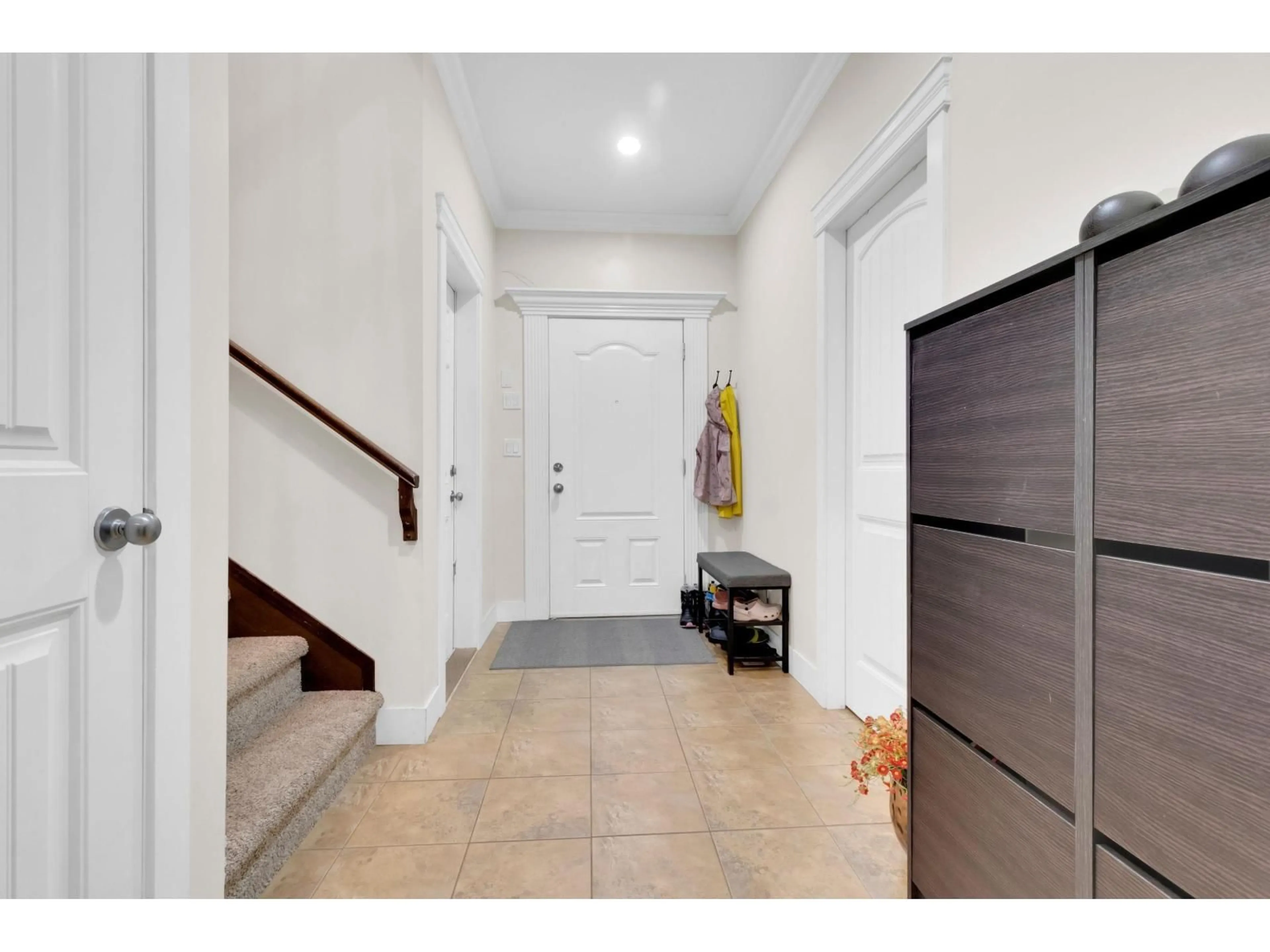 Indoor entryway for 32514 ABERCROMBIE, Mission British Columbia V4S0B1