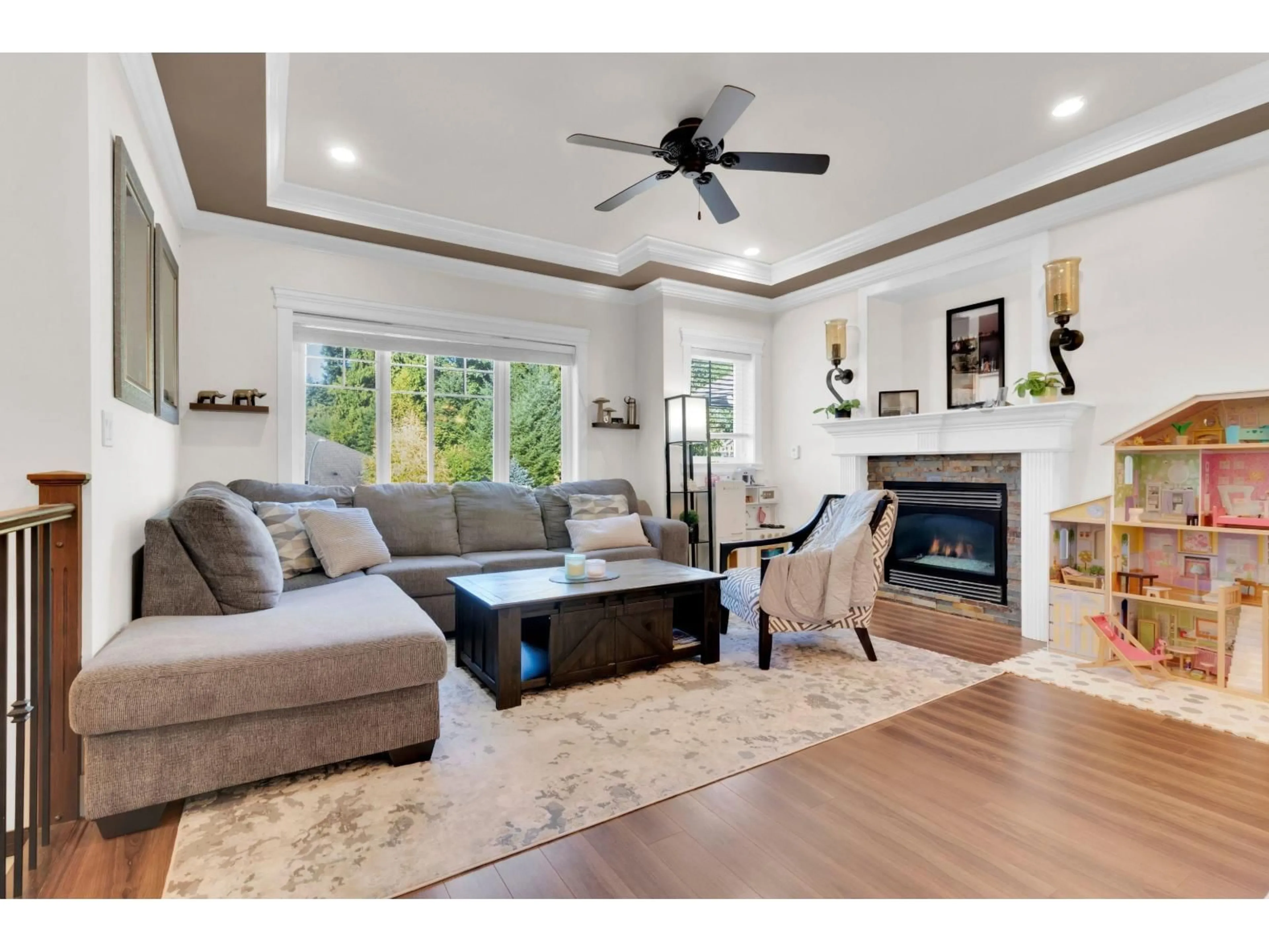Living room with furniture, wood/laminate floor for 32514 ABERCROMBIE, Mission British Columbia V4S0B1