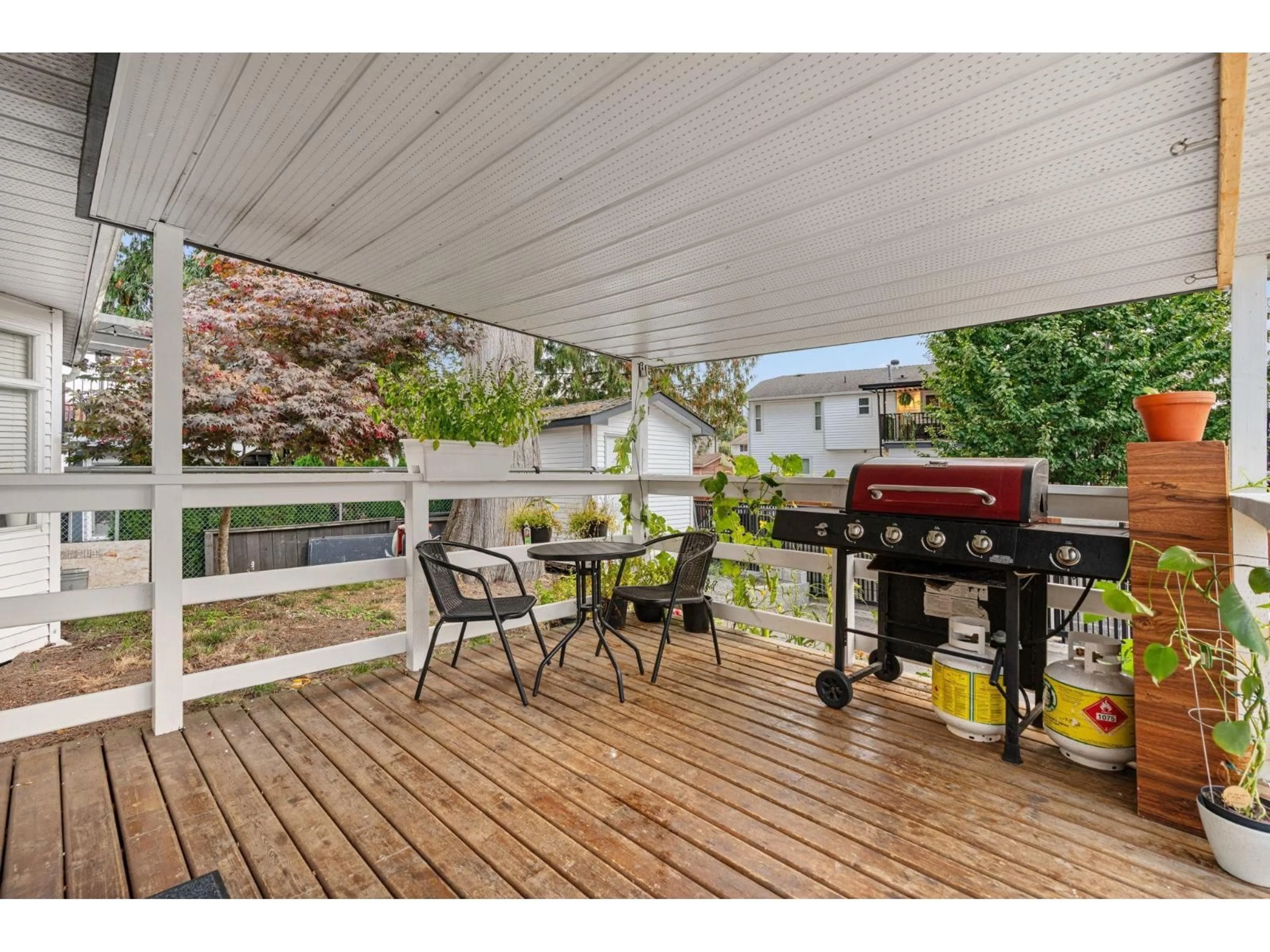 Patio, street for 15646 96, Surrey British Columbia V4N2K9