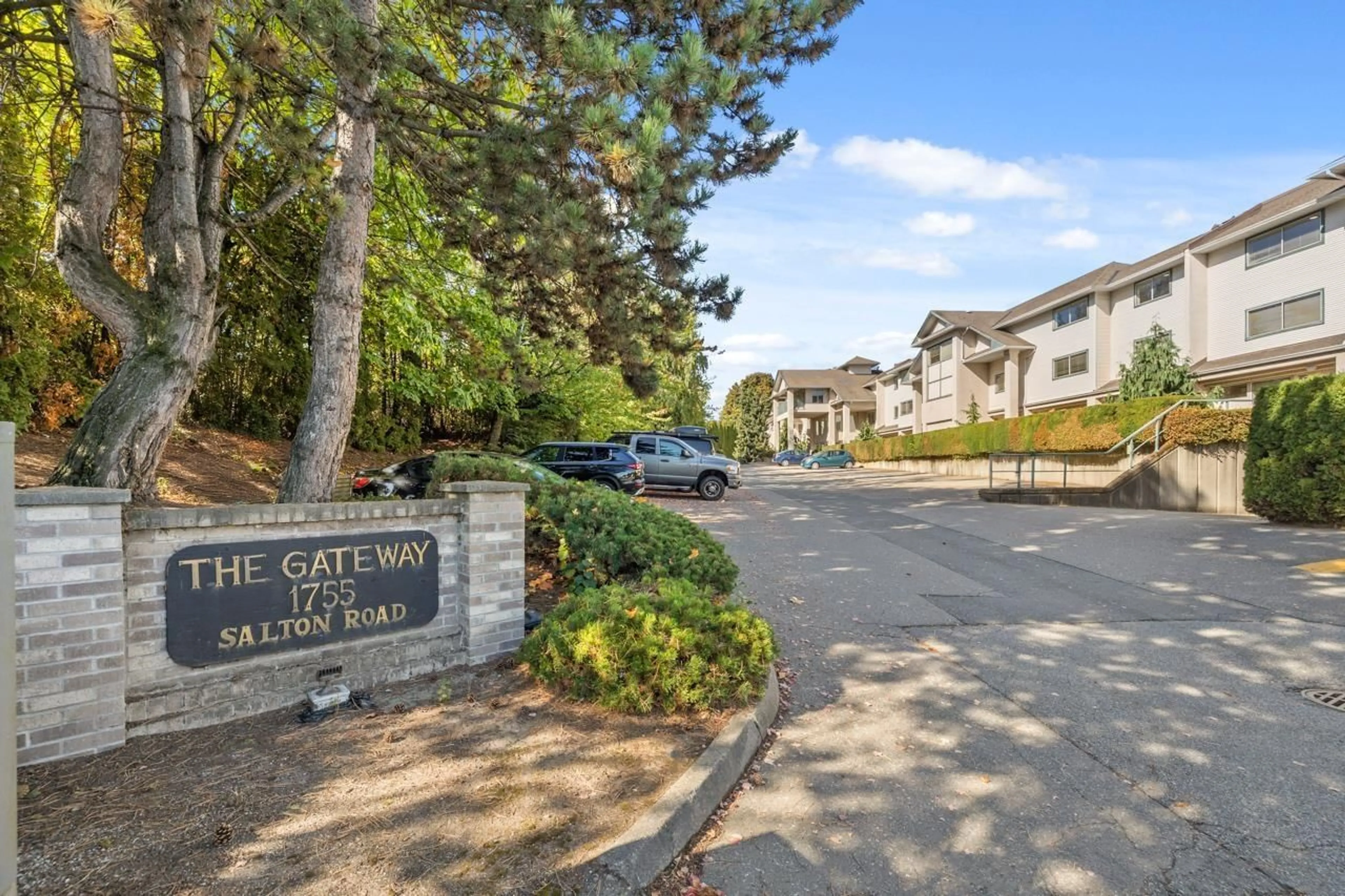 Patio, street for 306 - 1755 SALTON, Abbotsford British Columbia V2S7C5