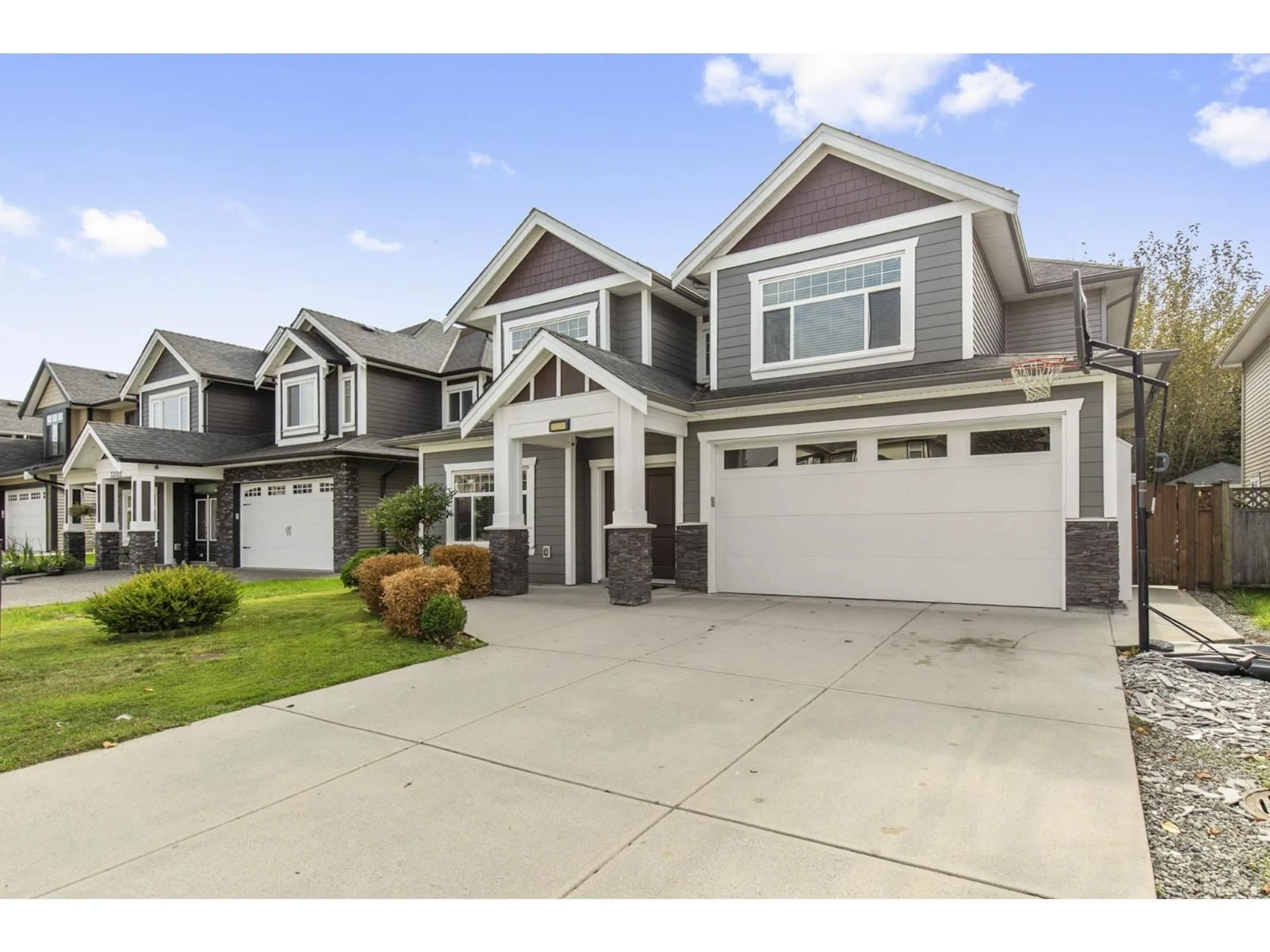Home with vinyl exterior material, street for 33008 EGGLESTONE, Mission British Columbia V2V7R7
