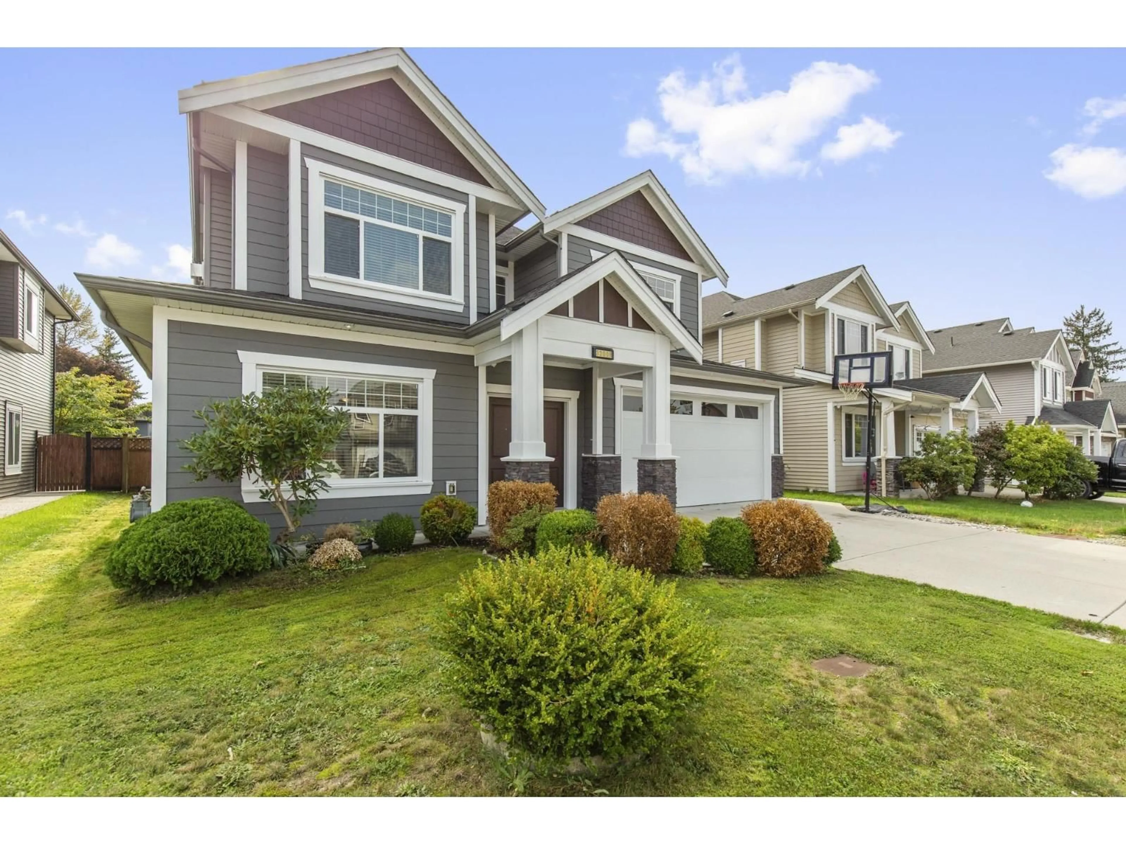 Home with vinyl exterior material, street for 33008 EGGLESTONE, Mission British Columbia V2V7R7