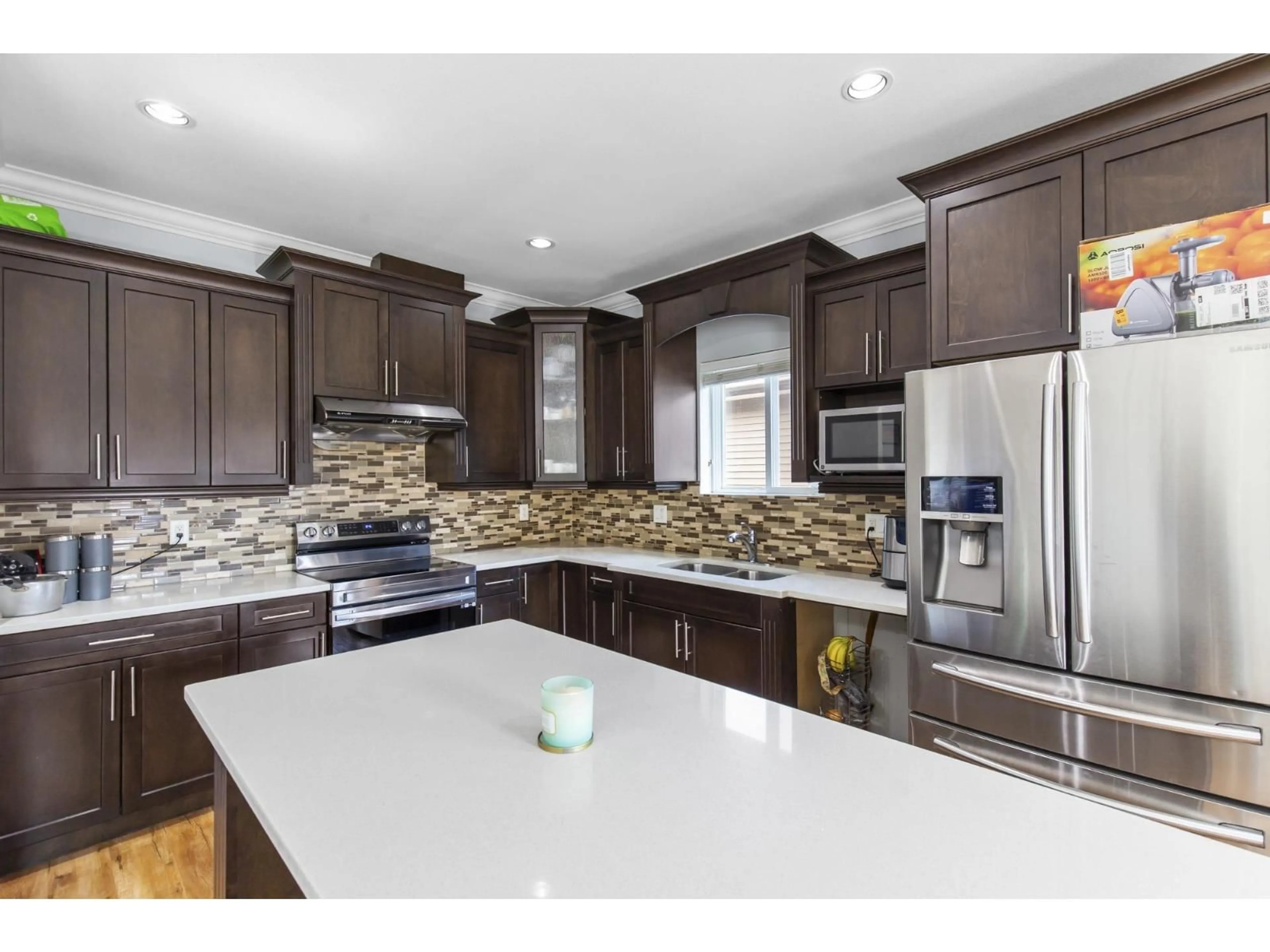 Open concept kitchen, ceramic/tile floor for 33008 EGGLESTONE, Mission British Columbia V2V7R7