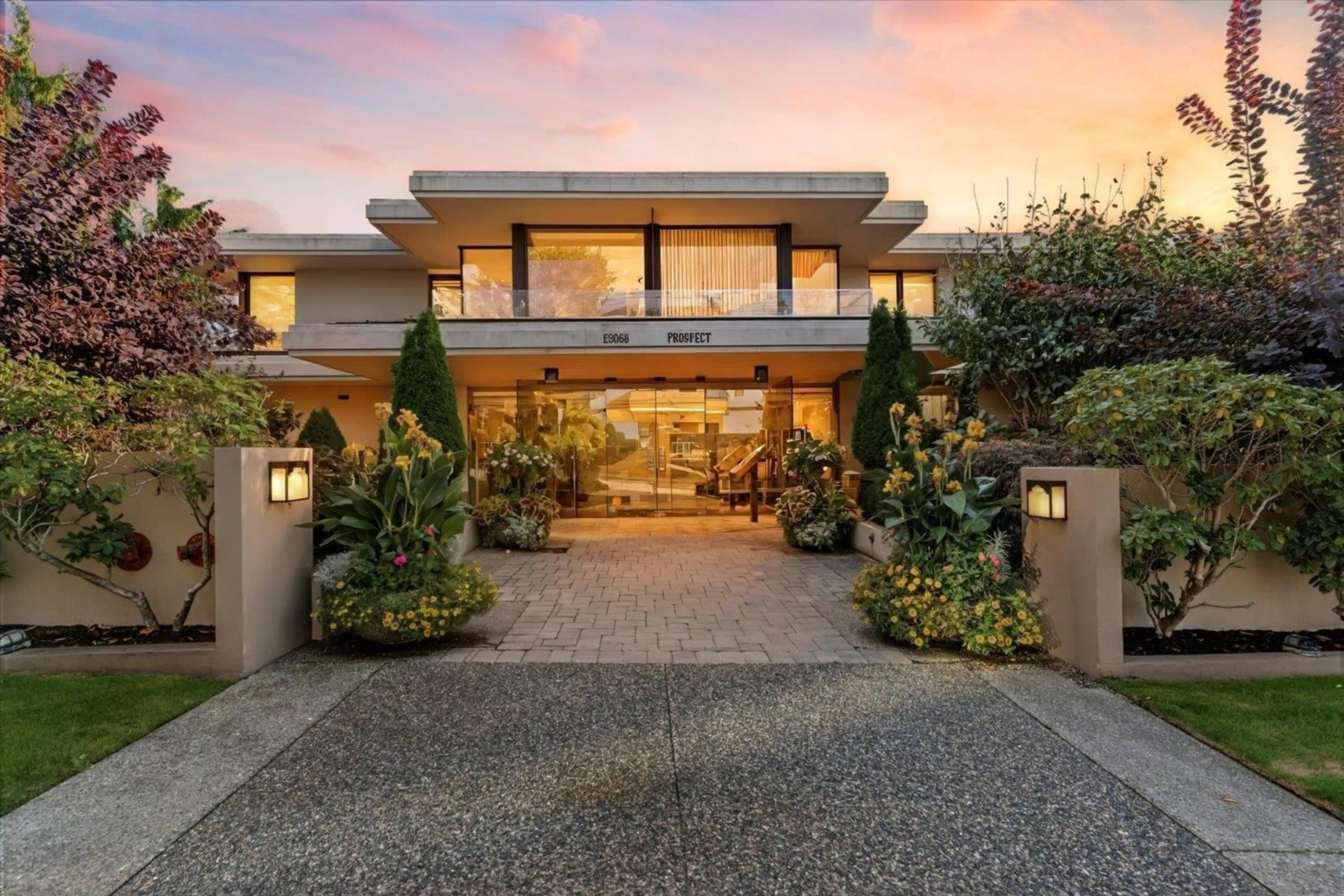Unknown for 301 - 15050 PROSPECT, White Rock British Columbia V4B2B4