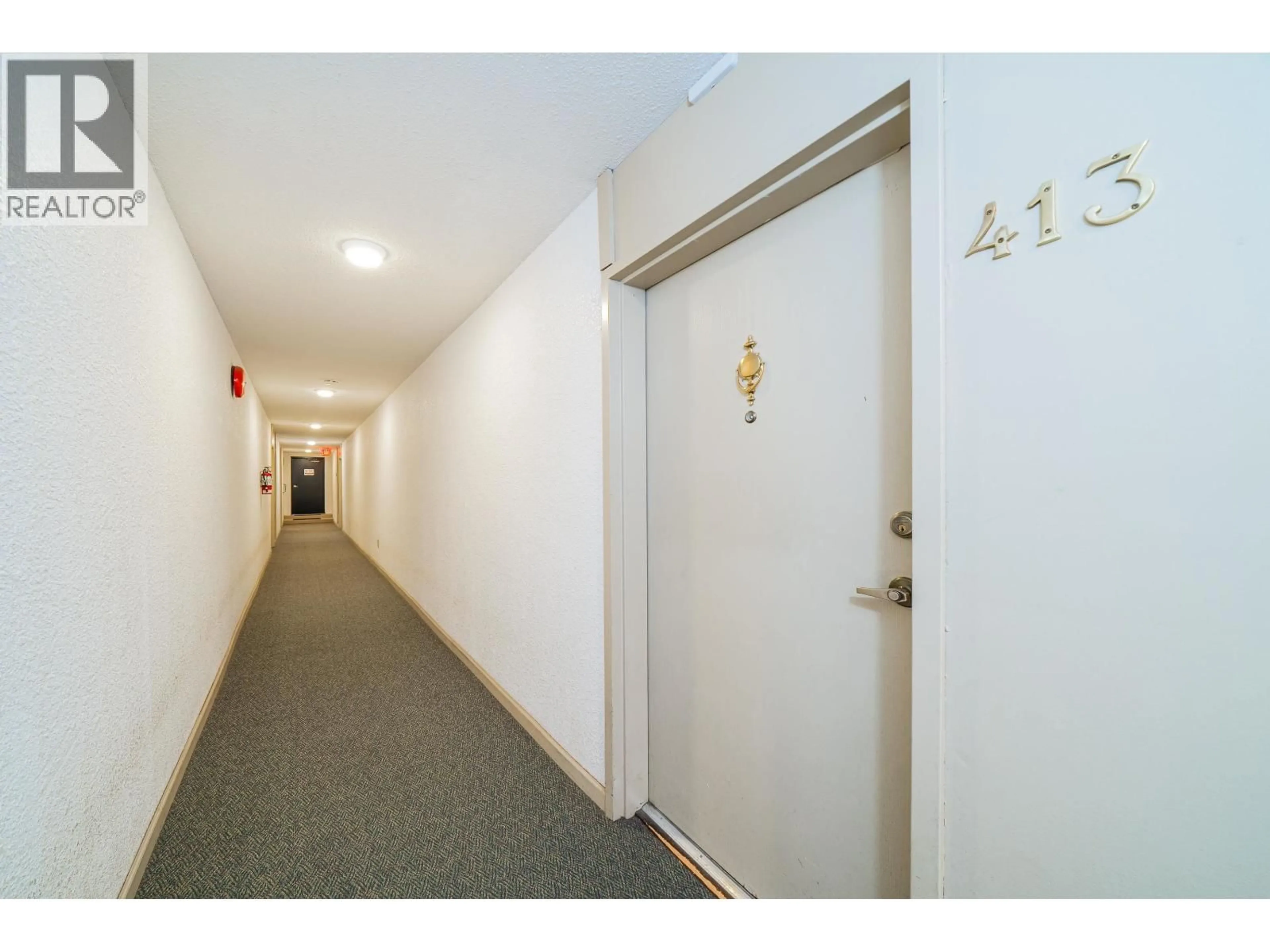 Indoor foyer for 413 - 1385 DRAYCOTT ROAD, North Vancouver British Columbia V7J3K9