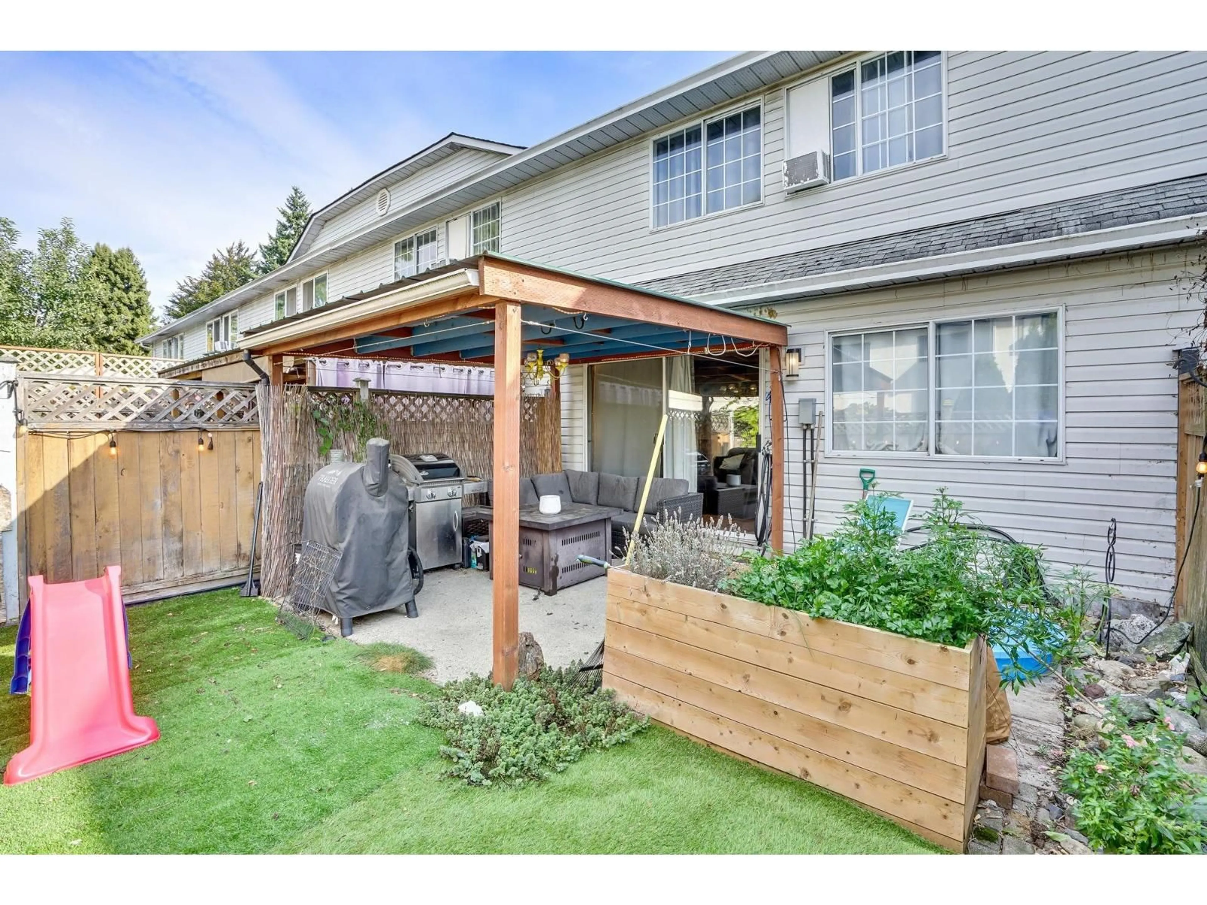 Patio, street for 11 - 46384 YALE ROAD, Chilliwack British Columbia V2P2R2