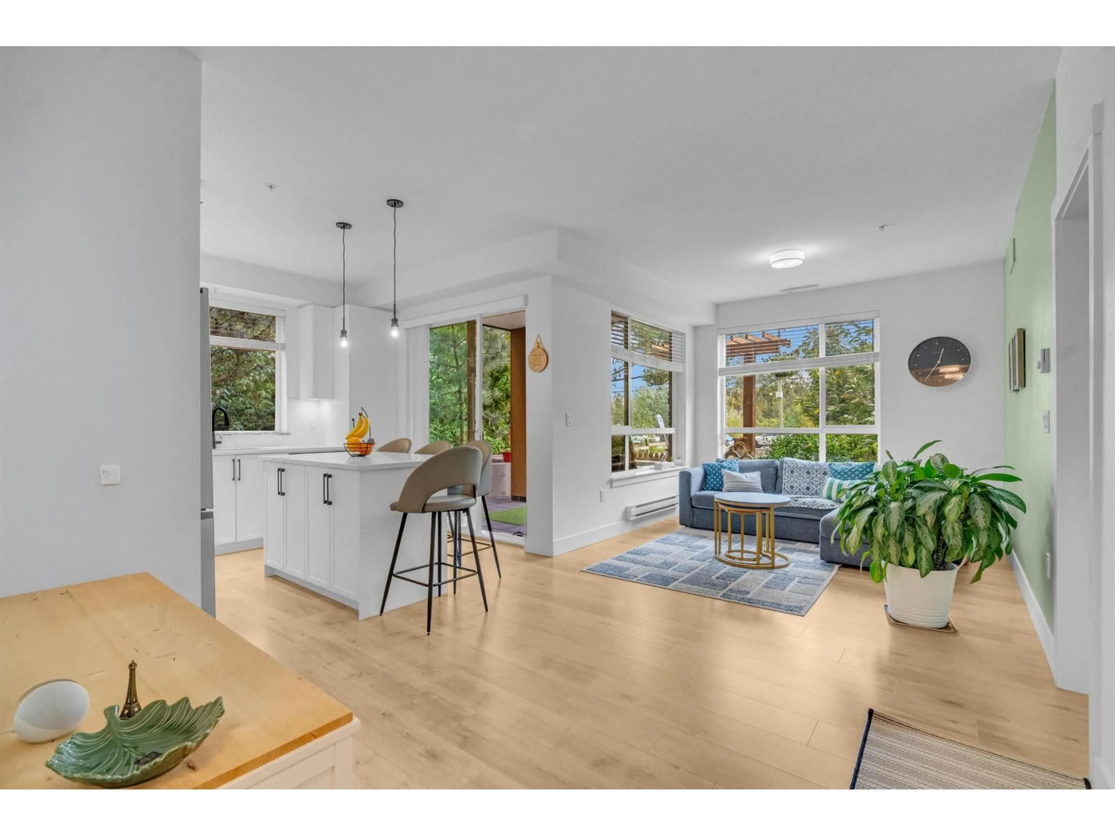 Open concept kitchen, unknown for 113 - 19935 75A, Langley British Columbia V2Y4L6