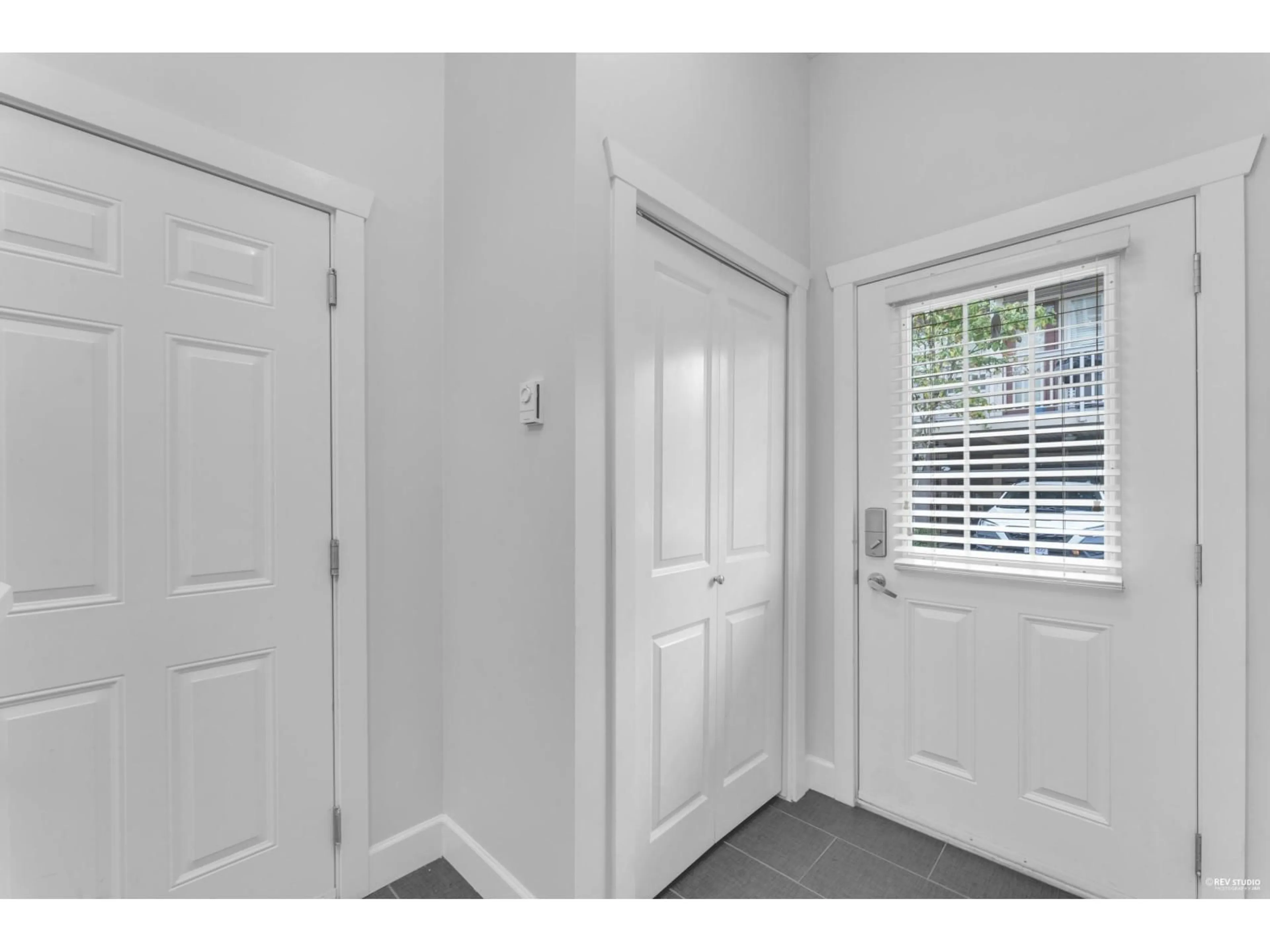 Indoor entryway for 43 - 19560 68, Surrey British Columbia V4N5Y5