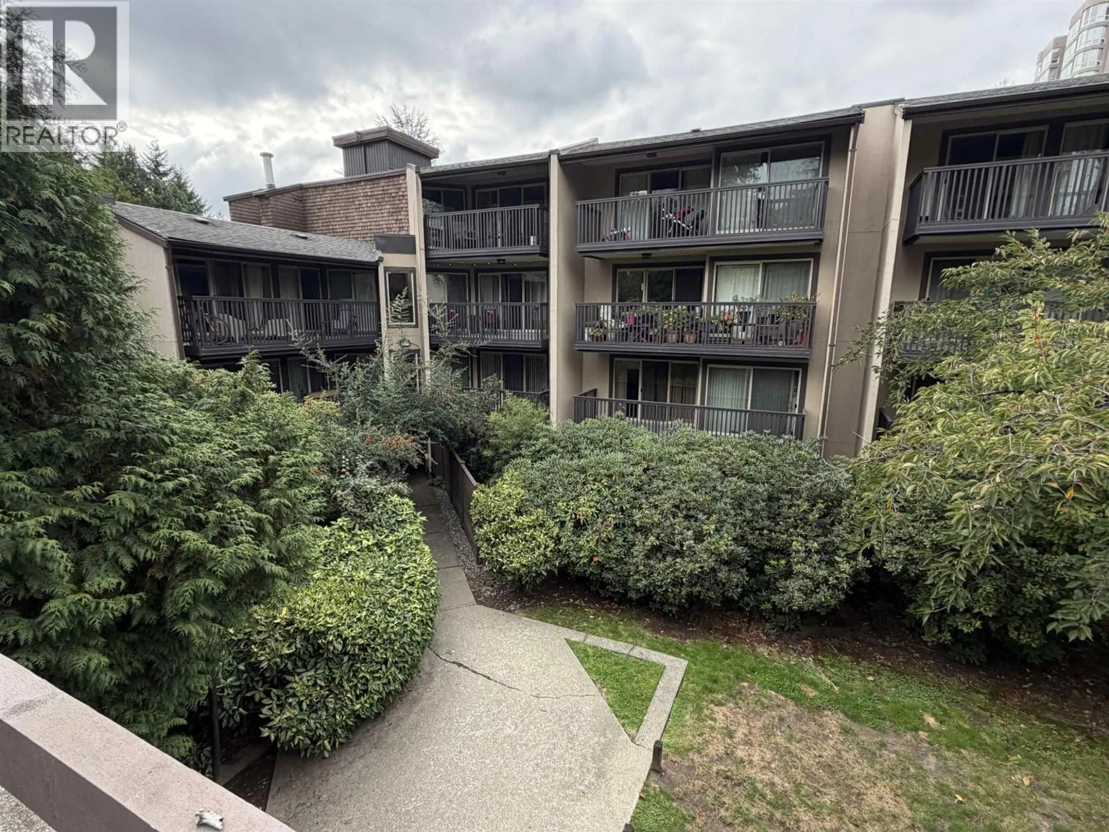 A pic from outside/outdoor area/front of a property/back of a property/a pic from drone, city buildings view from balcony for 218 - 9857 MANCHESTER DRIVE, Burnaby British Columbia V3N4P5