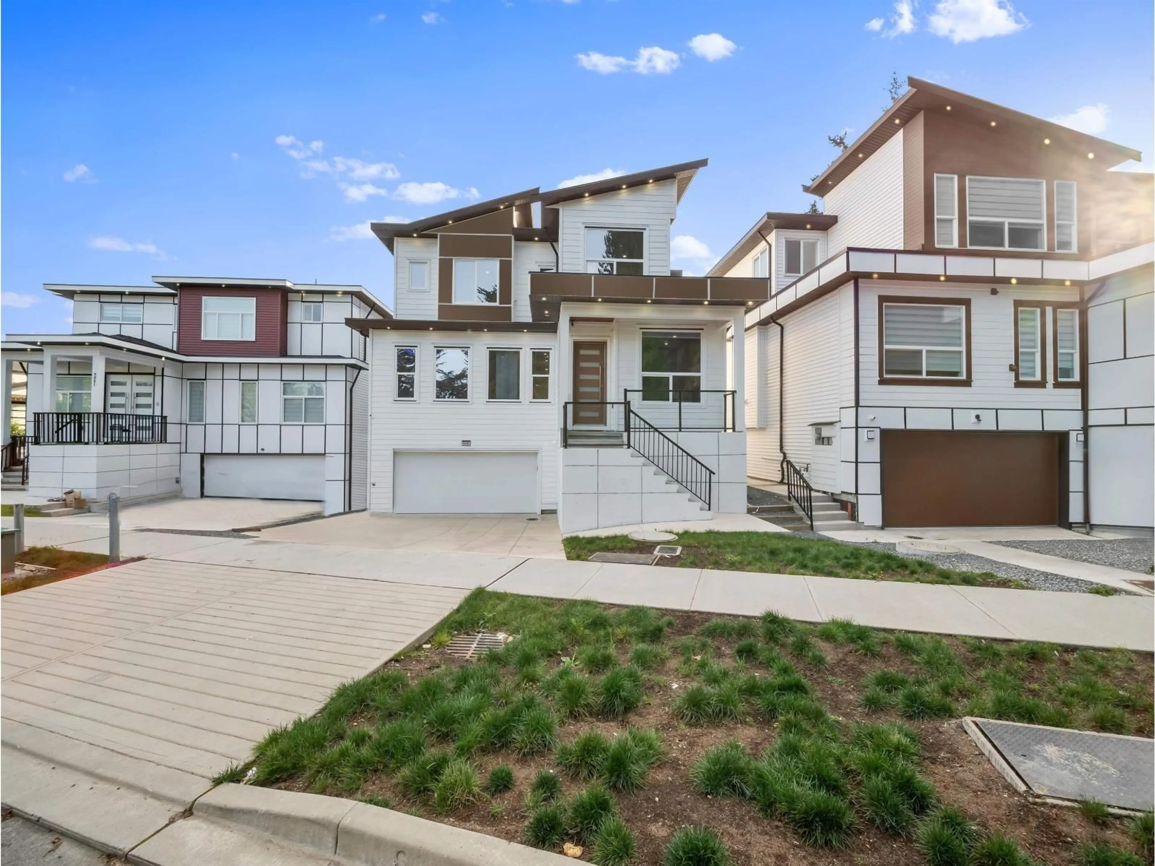 Home with vinyl exterior material, street for 9885 HUCKLEBERRY, Surrey British Columbia V4N6T4