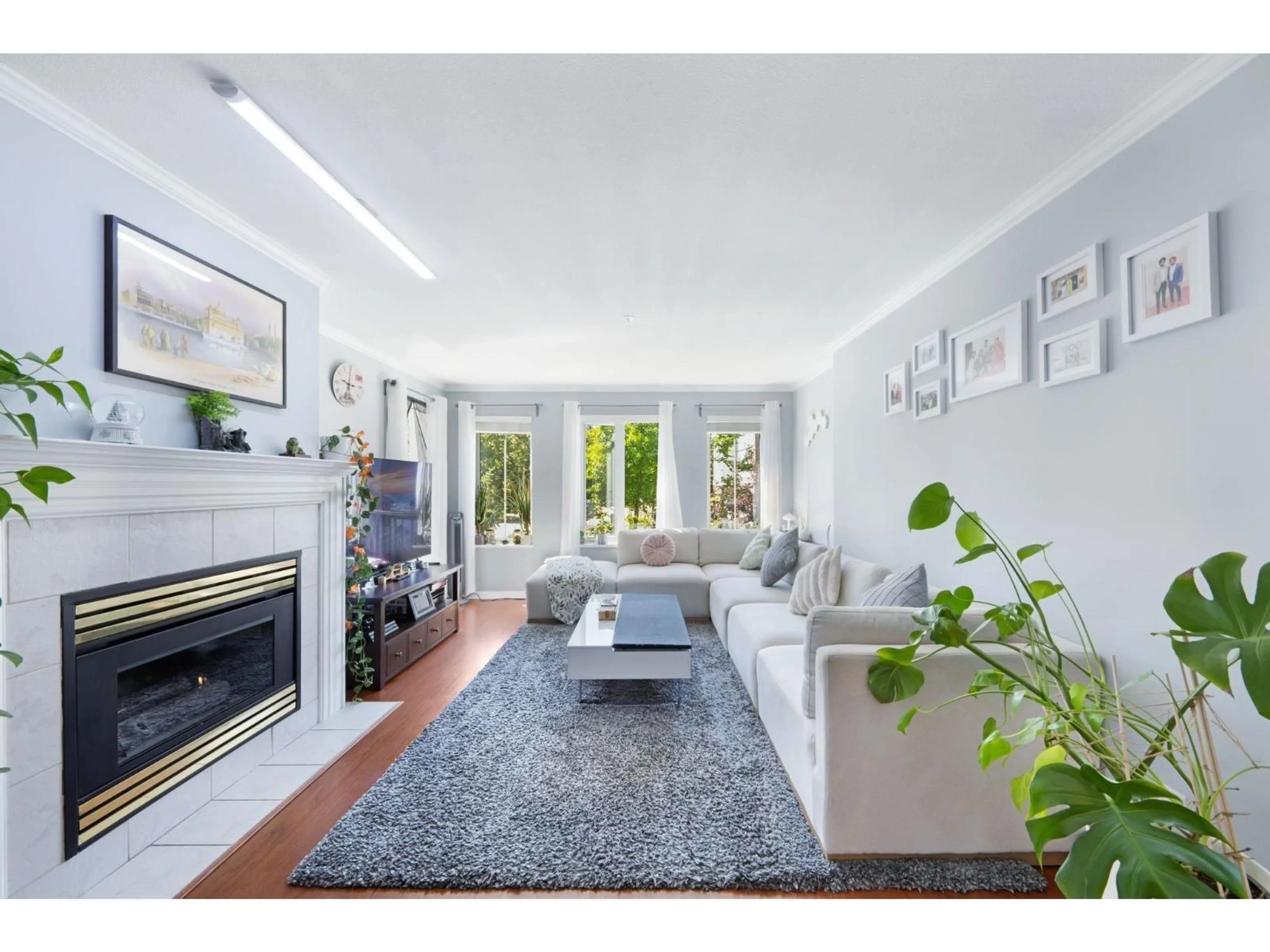 Living room with furniture, unknown for 215 - 12125 75A, Surrey British Columbia V3W1B9