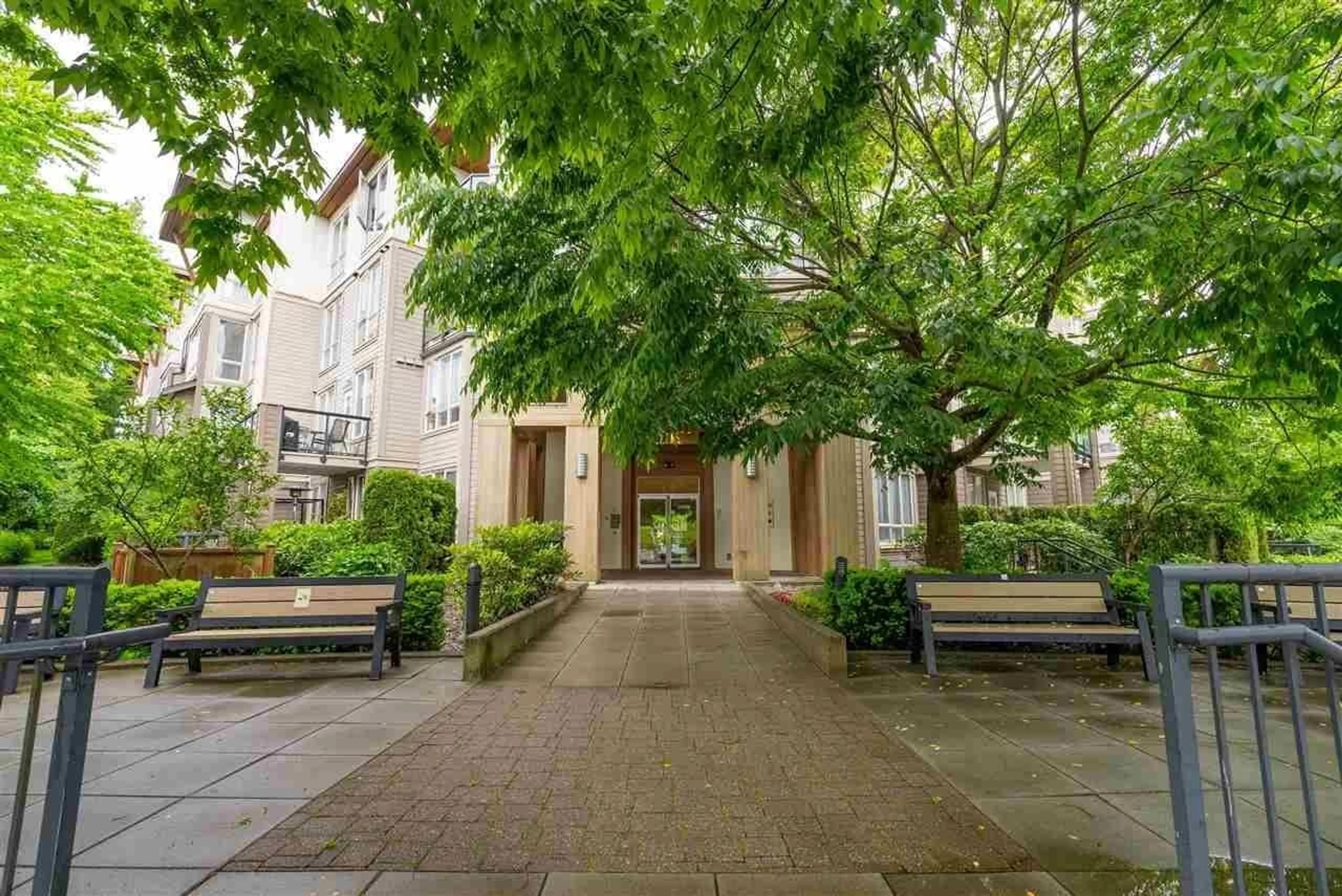Patio, street for 319 - 15988 26, Surrey British Columbia V3Z5K3