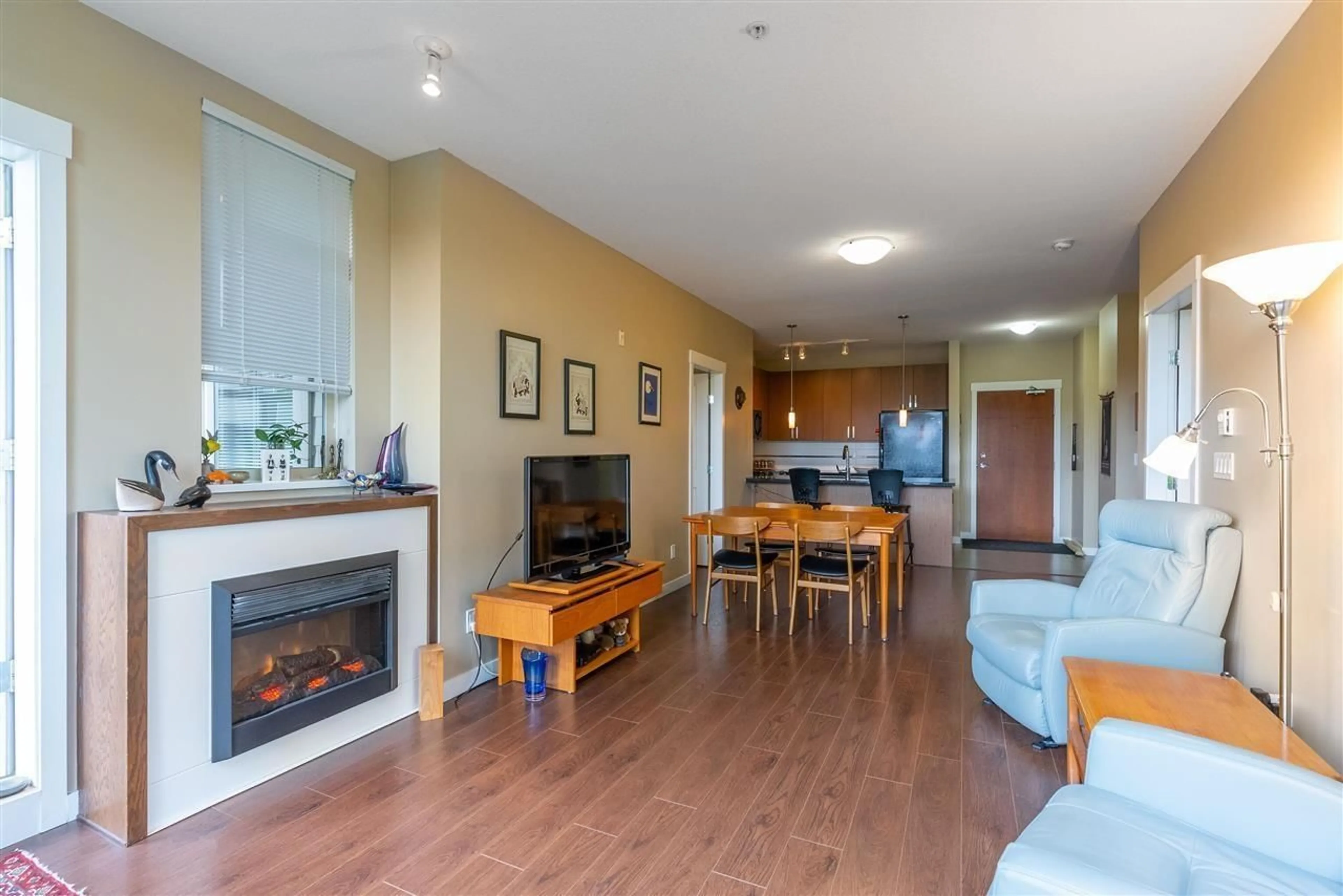Living room with furniture, wood/laminate floor for 319 - 15988 26, Surrey British Columbia V3Z5K3