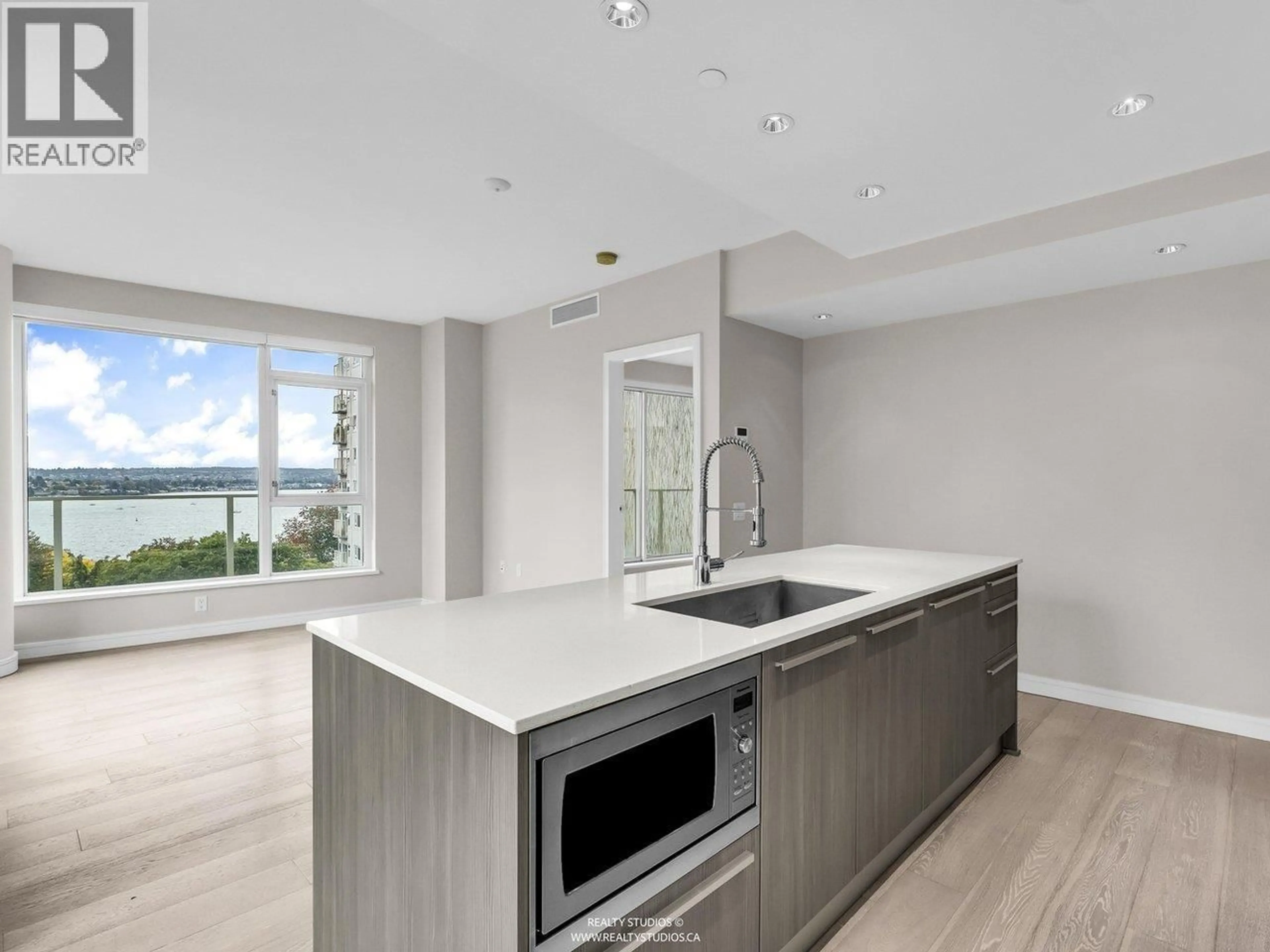 Open concept kitchen, unknown for 905 - 1221 BIDWELL STREET, Vancouver British Columbia V6G0B1