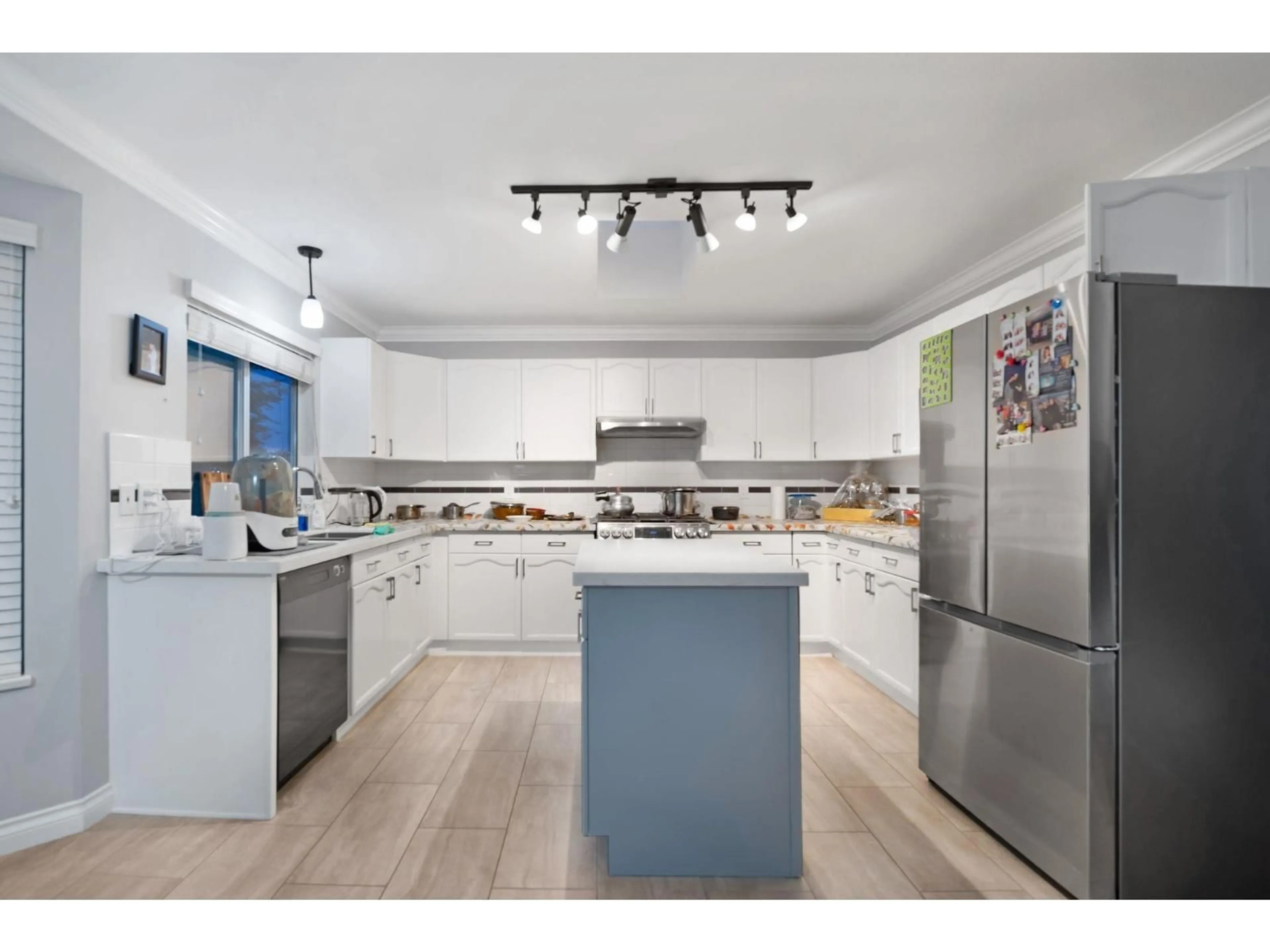 Open concept kitchen, unknown for 11458 90, Delta British Columbia V4C3H4