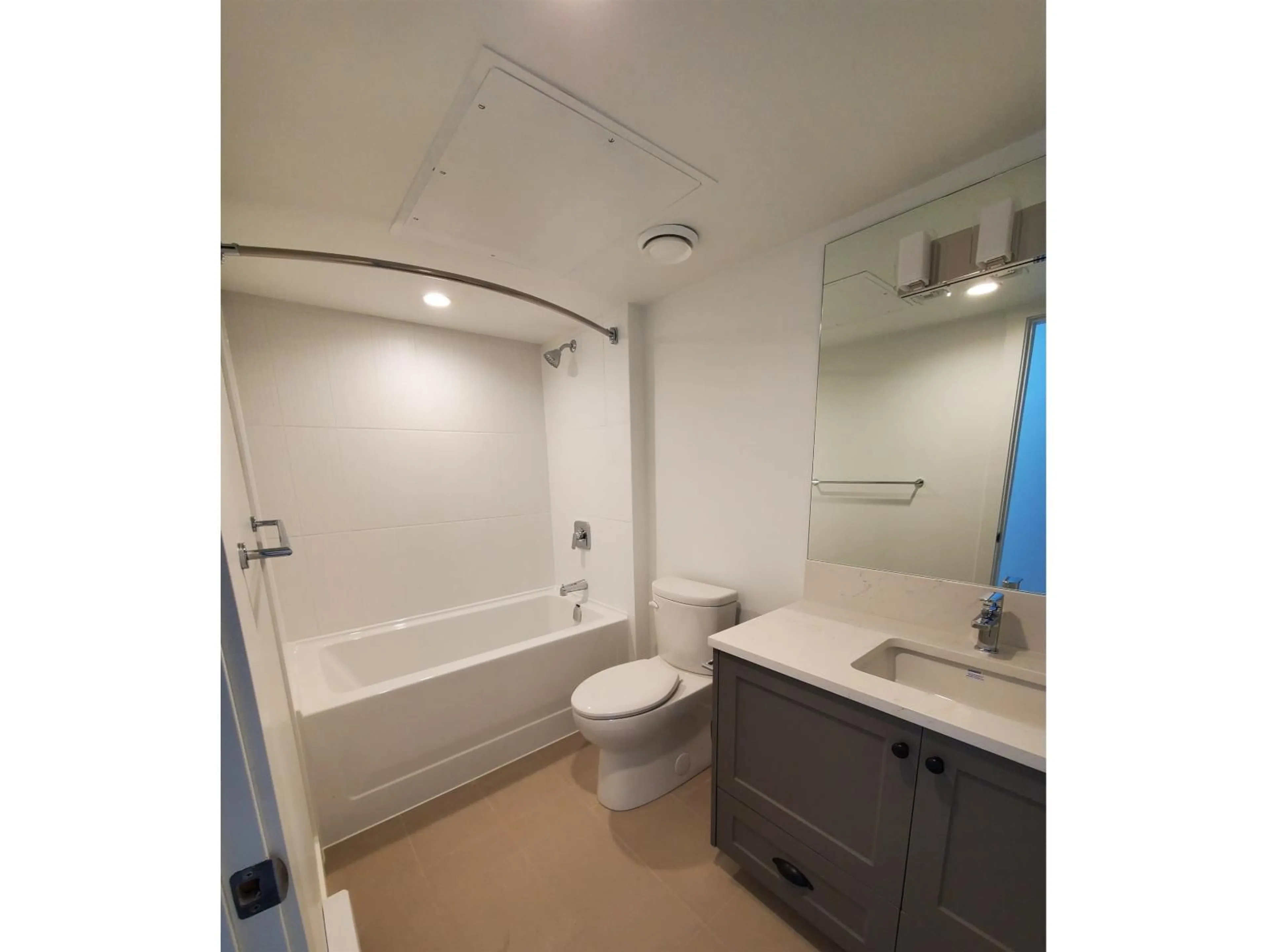 Standard bathroom, unknown for 75 - 20487 65, Langley British Columbia V2Y3K8