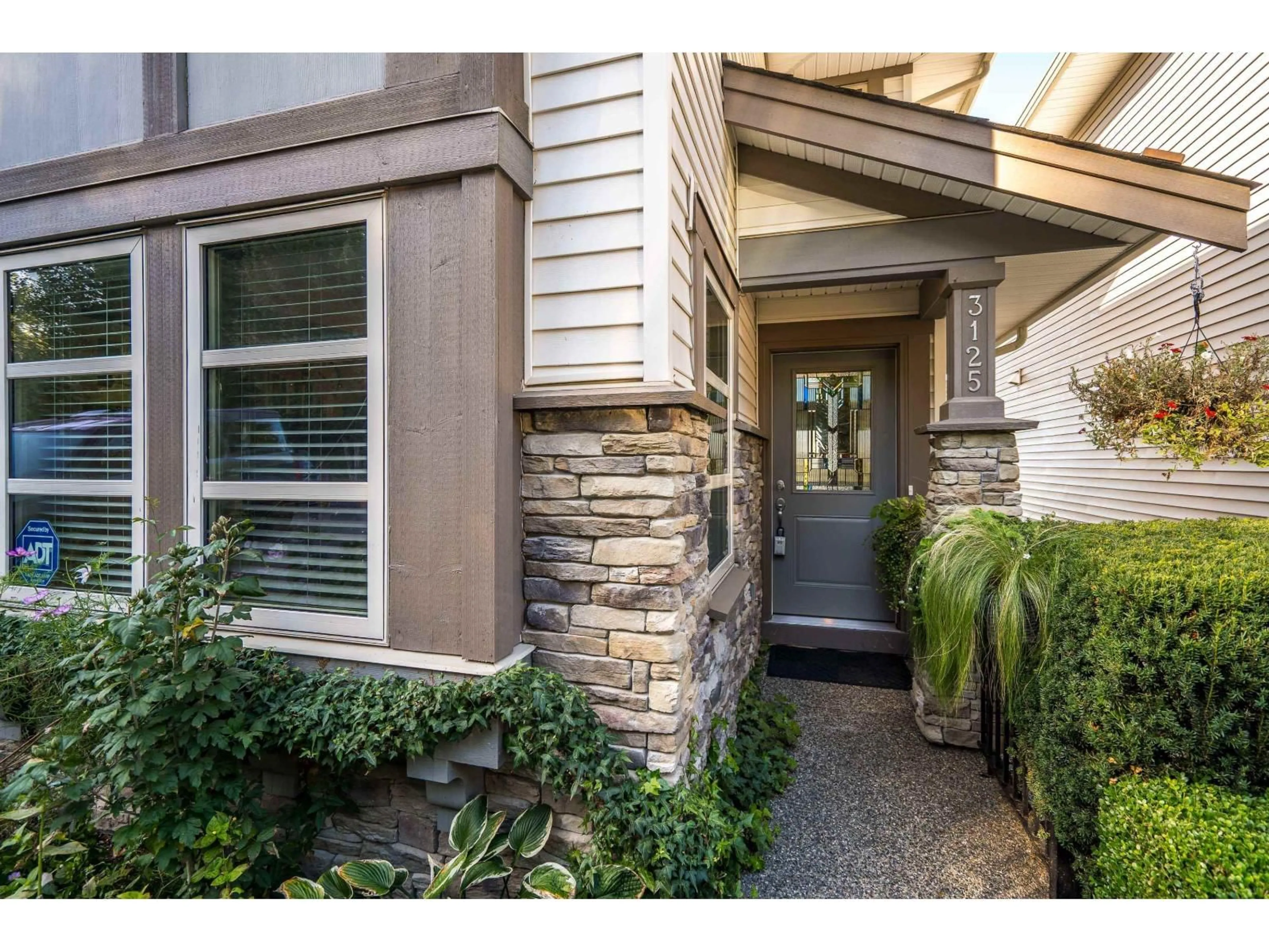 Indoor entryway for 3125 LUKIV, Abbotsford British Columbia V2S0E5
