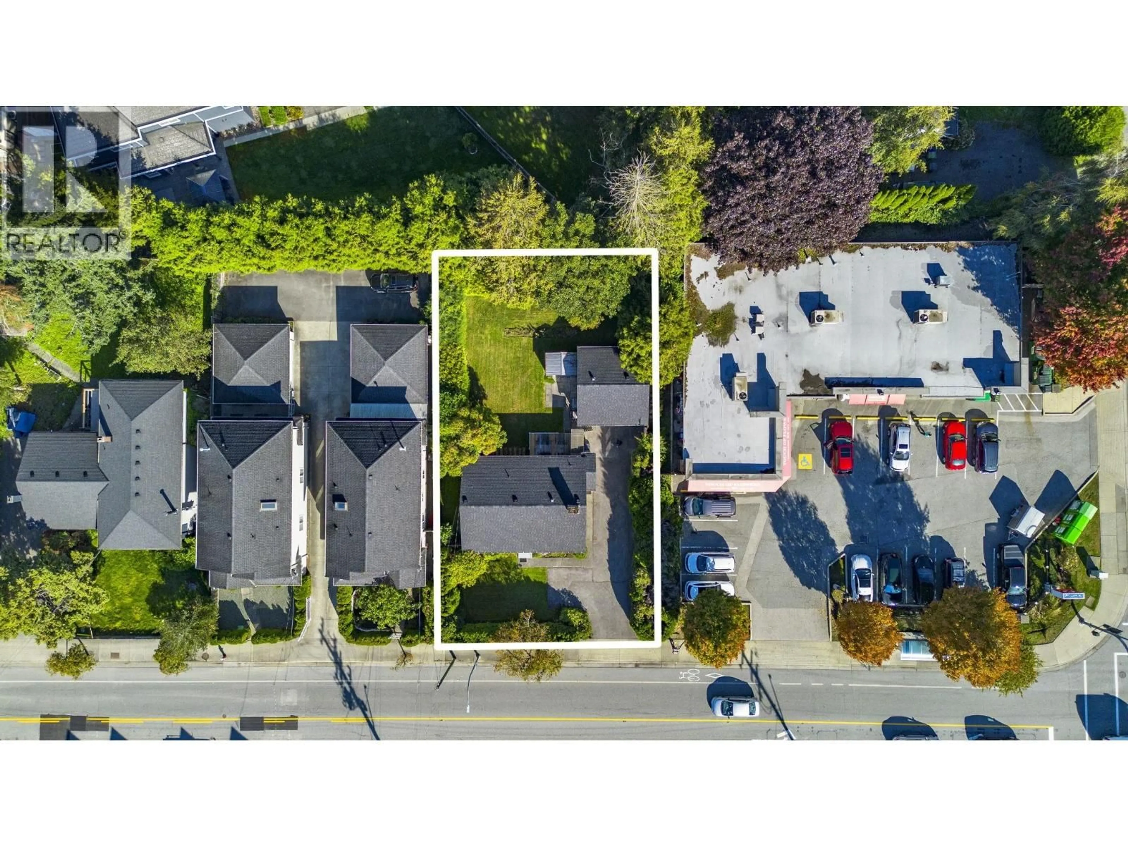 A pic from outside/outdoor area/front of a property/back of a property/a pic from drone, street for 9891 WILLIAMS ROAD, Richmond British Columbia V7A1H3