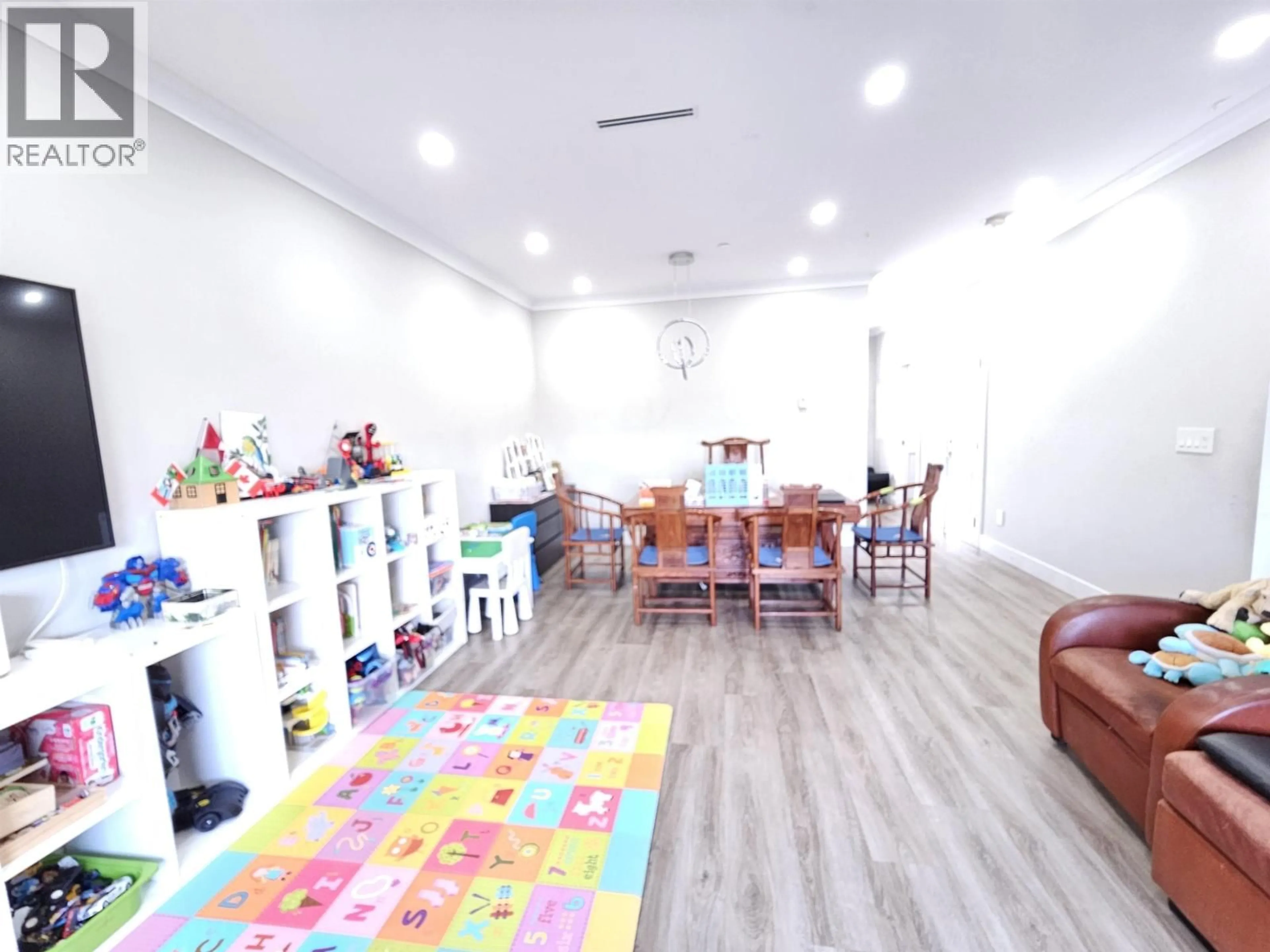 A pic of a room for 1122 ROMA AVENUE, New Westminster British Columbia V3M0M4