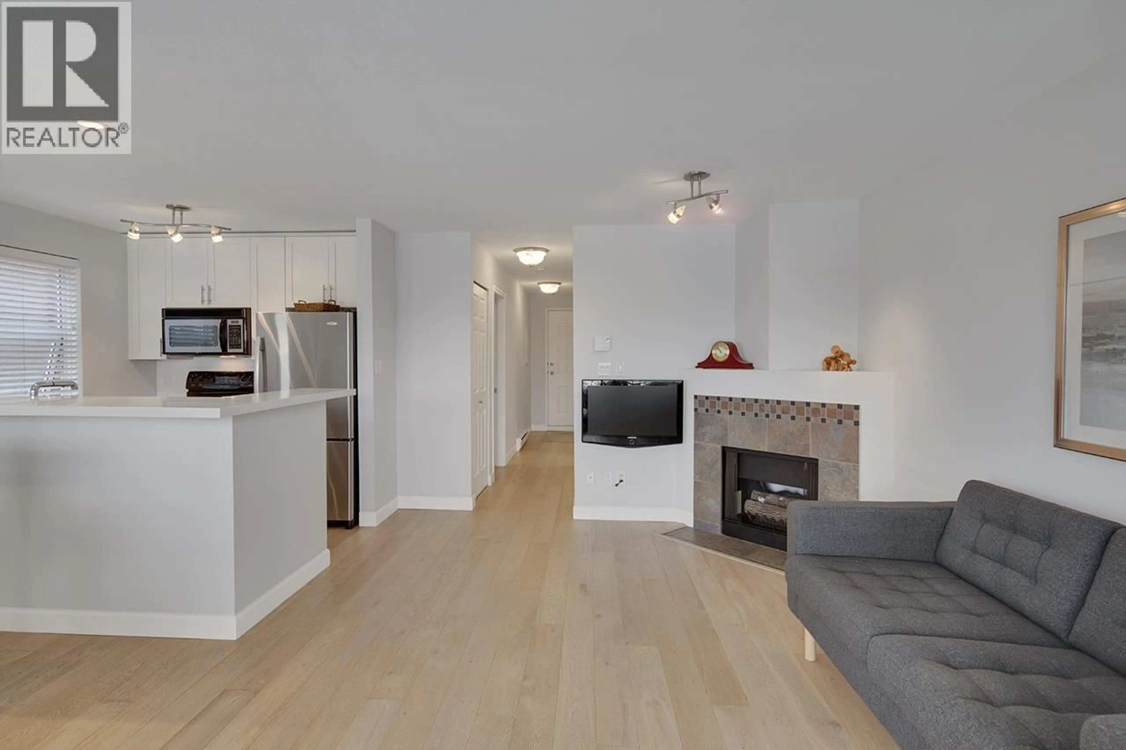 Living room with furniture, wood/laminate floor for 203 - 985 10TH AVENUE, Vancouver British Columbia V5Z1L9
