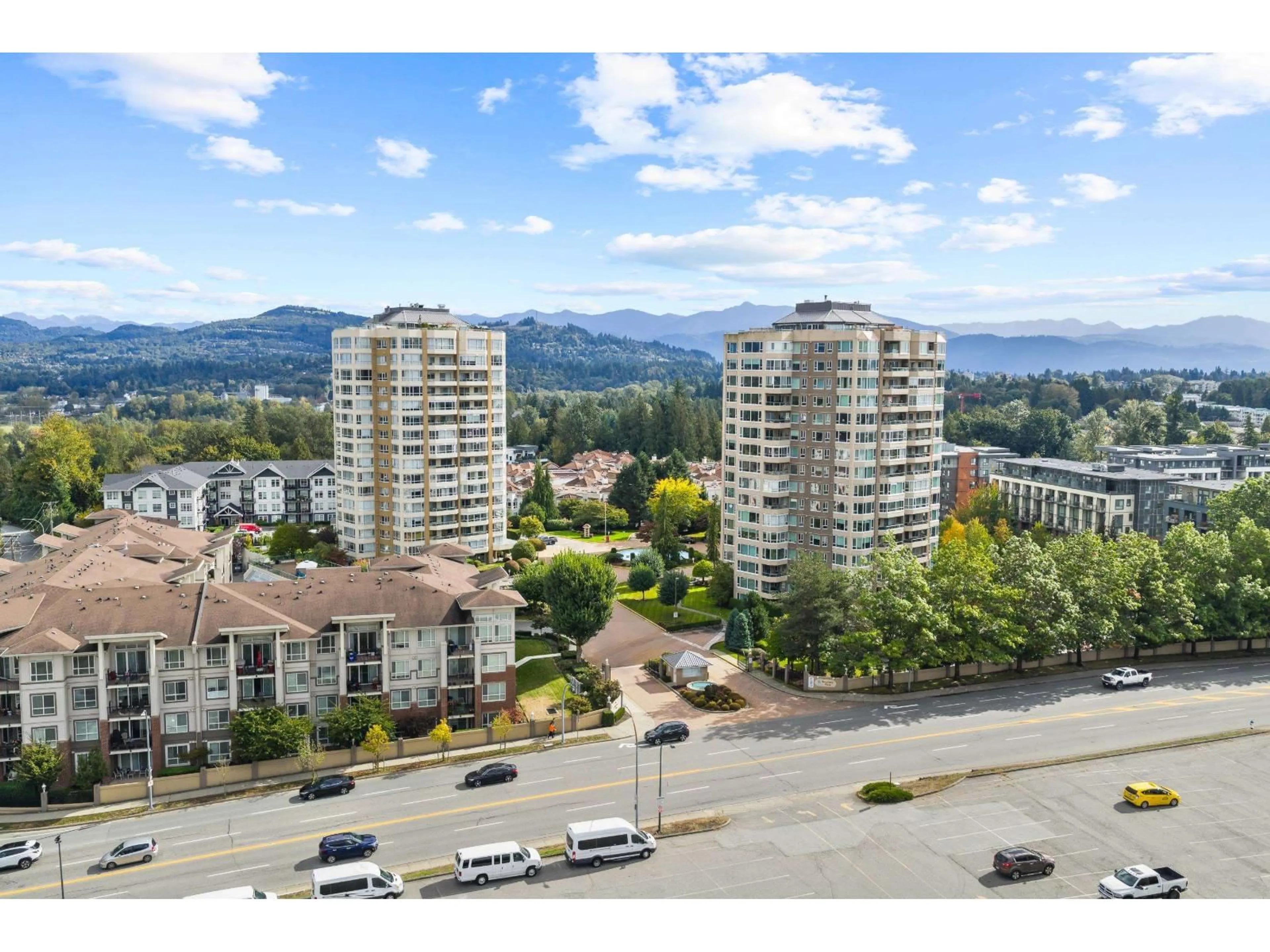 A pic from outside/outdoor area/front of a property/back of a property/a pic from drone, mountain view for 704 - 3190 GLADWIN, Abbotsford British Columbia V2T5T2