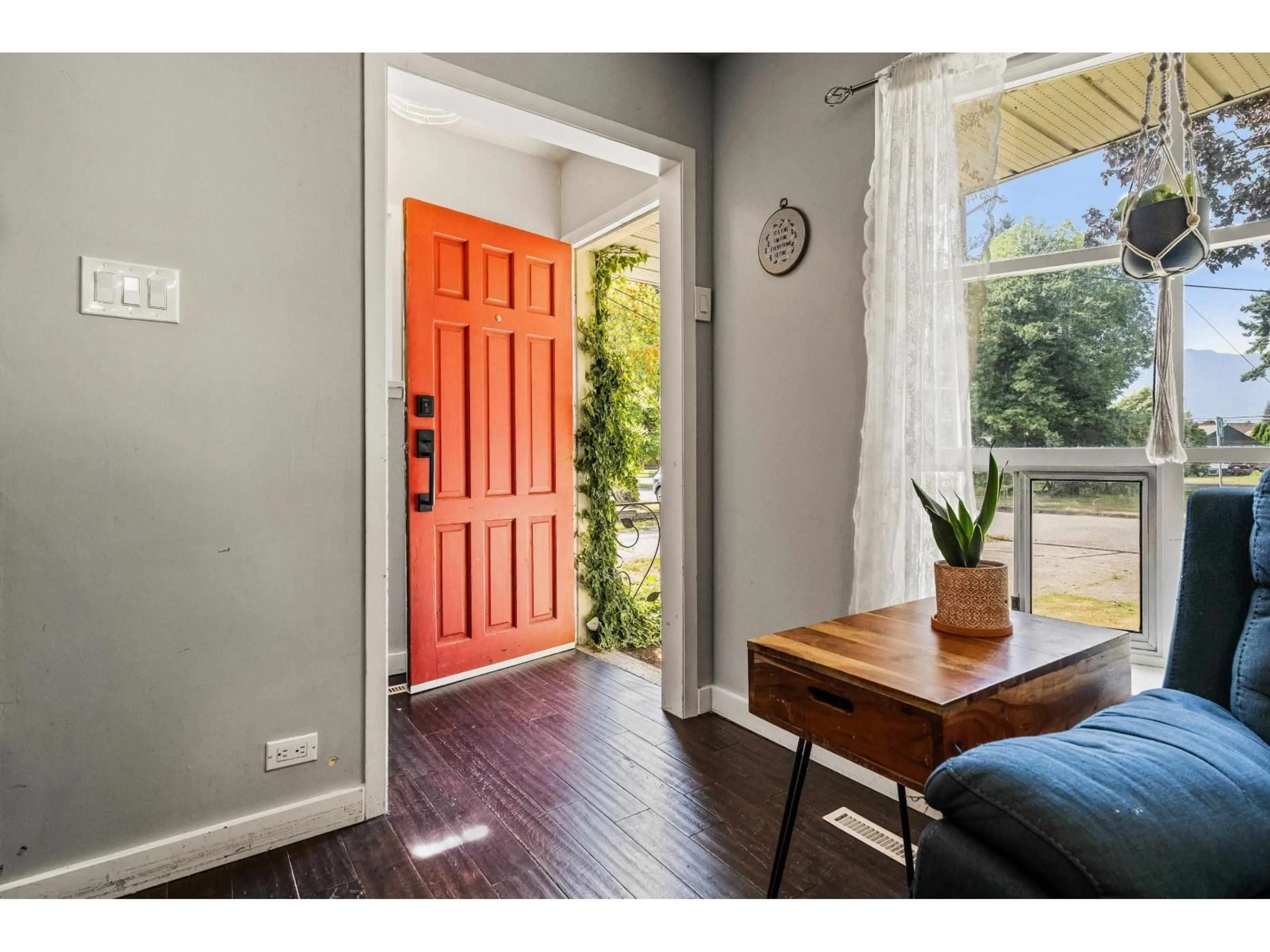 Indoor entryway for 45410 PARK DRIVE, Chilliwack British Columbia V2P1G2