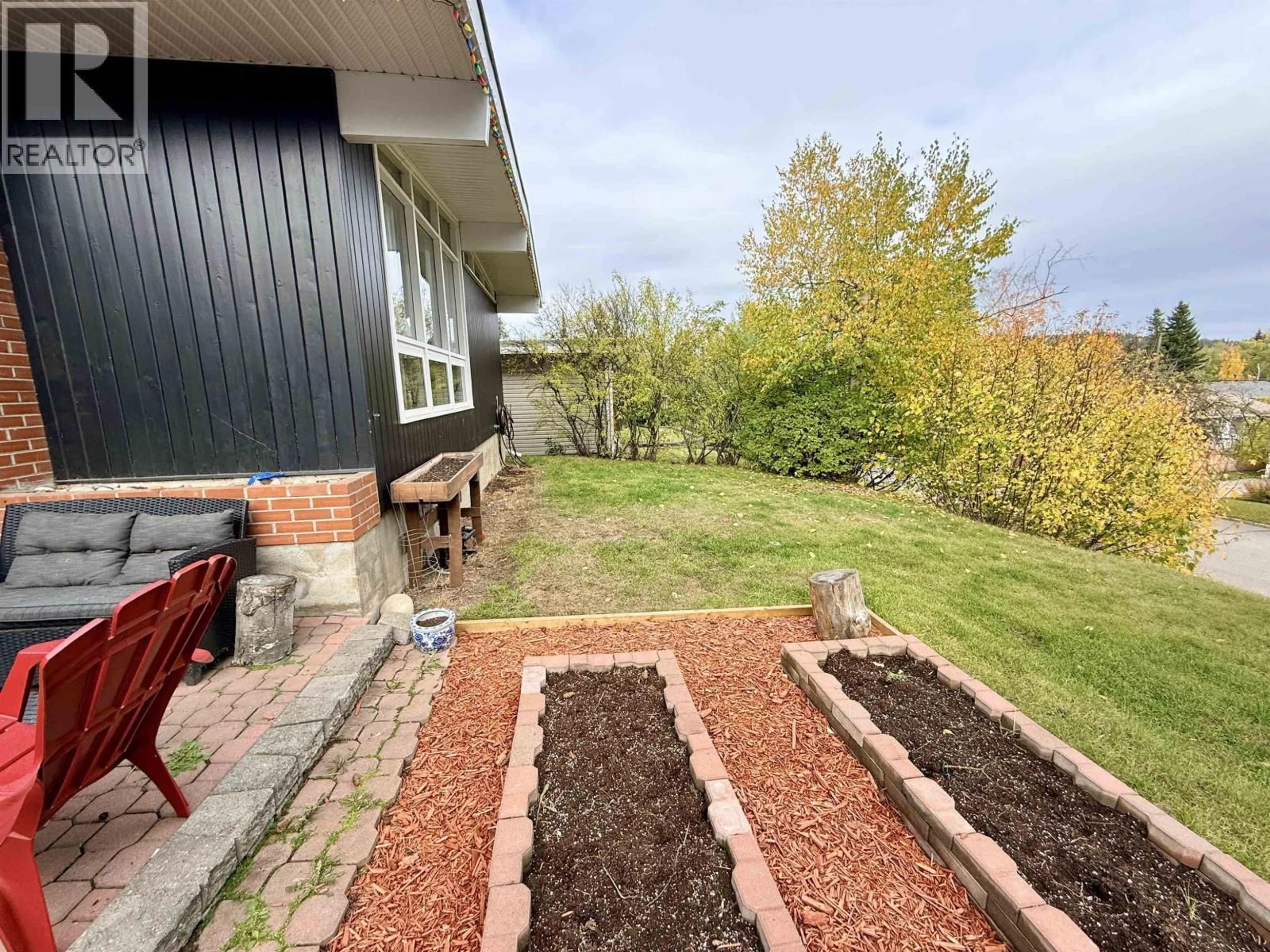 A pic from outside/outdoor area/front of a property/back of a property/a pic from drone, unknown for 281 LYON STREET, Prince George British Columbia V2M3K9