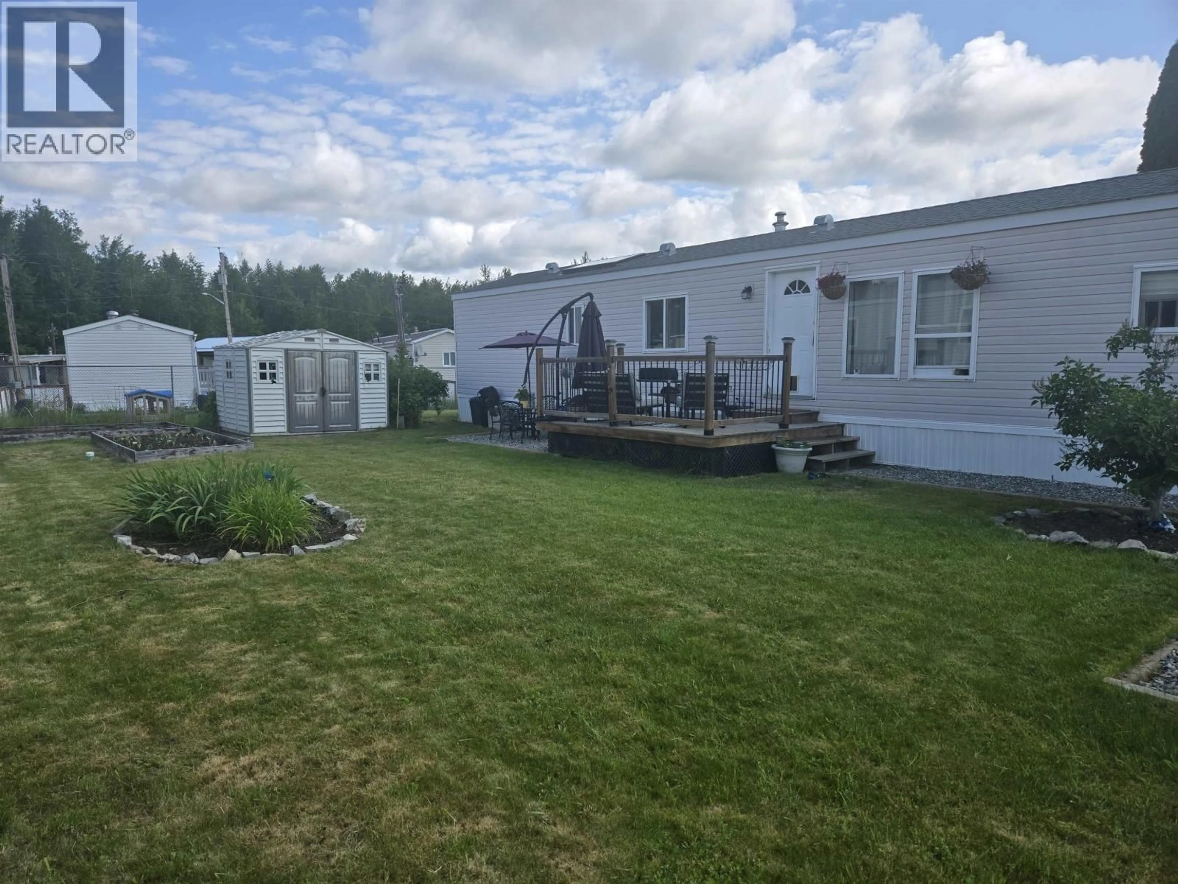 A pic from outside/outdoor area/front of a property/back of a property/a pic from drone, unknown for 6 - 602 ELM STREET, Quesnel British Columbia V2J3X1