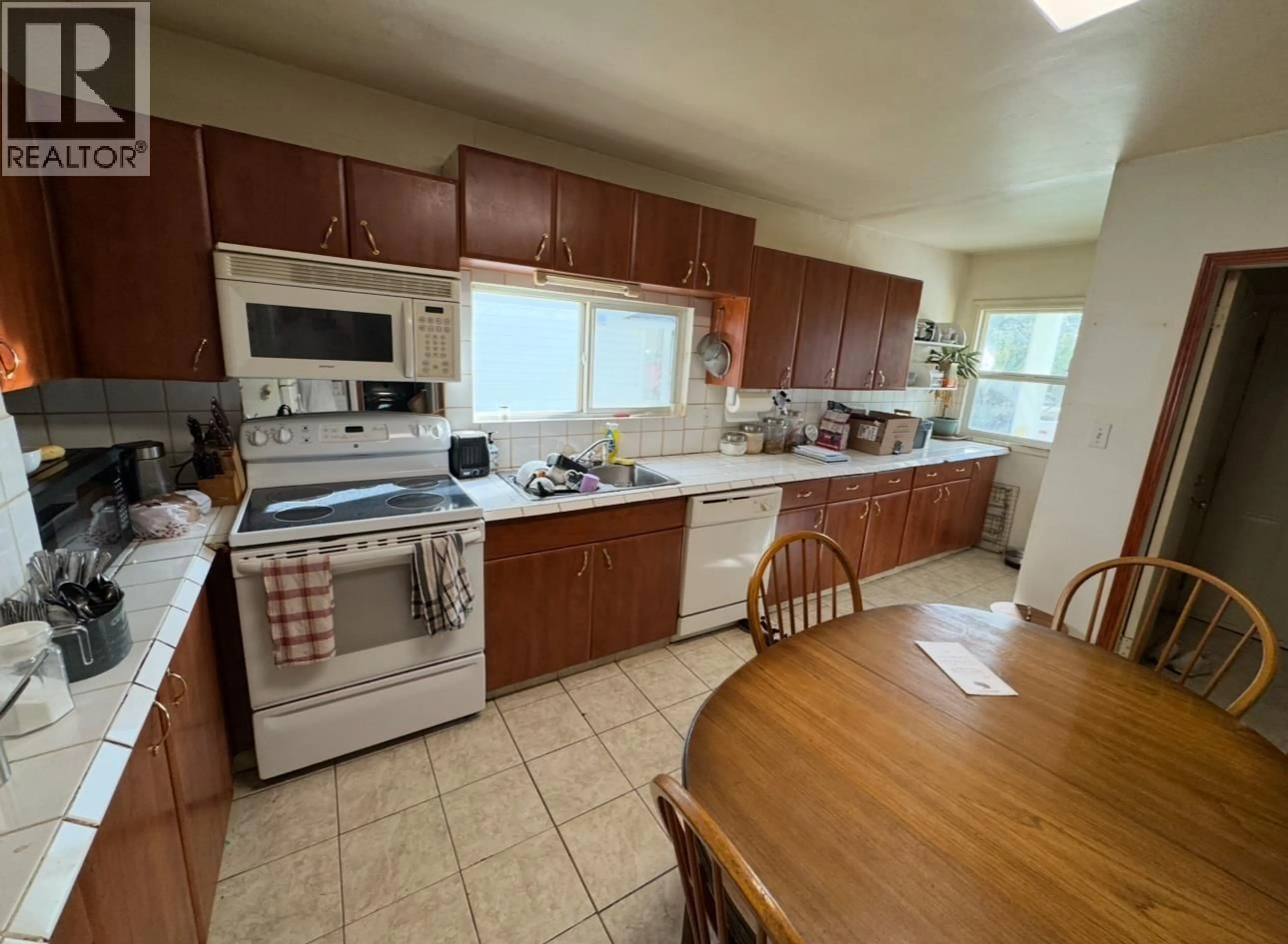 Standard kitchen, unknown for 1951 3RD AVENUE, Prince George British Columbia V2M1G6