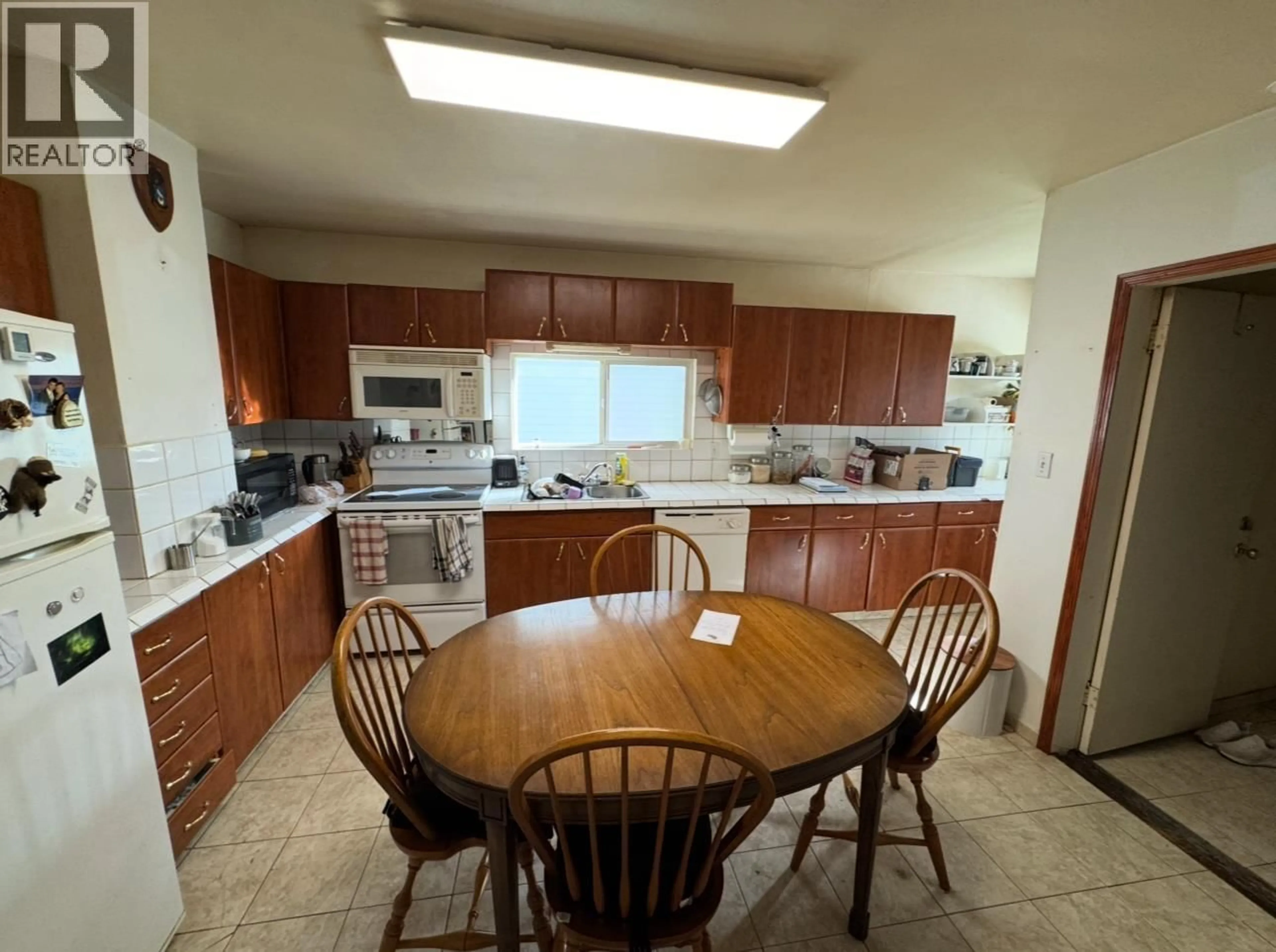 Standard kitchen, unknown for 1951 3RD AVENUE, Prince George British Columbia V2M1G6