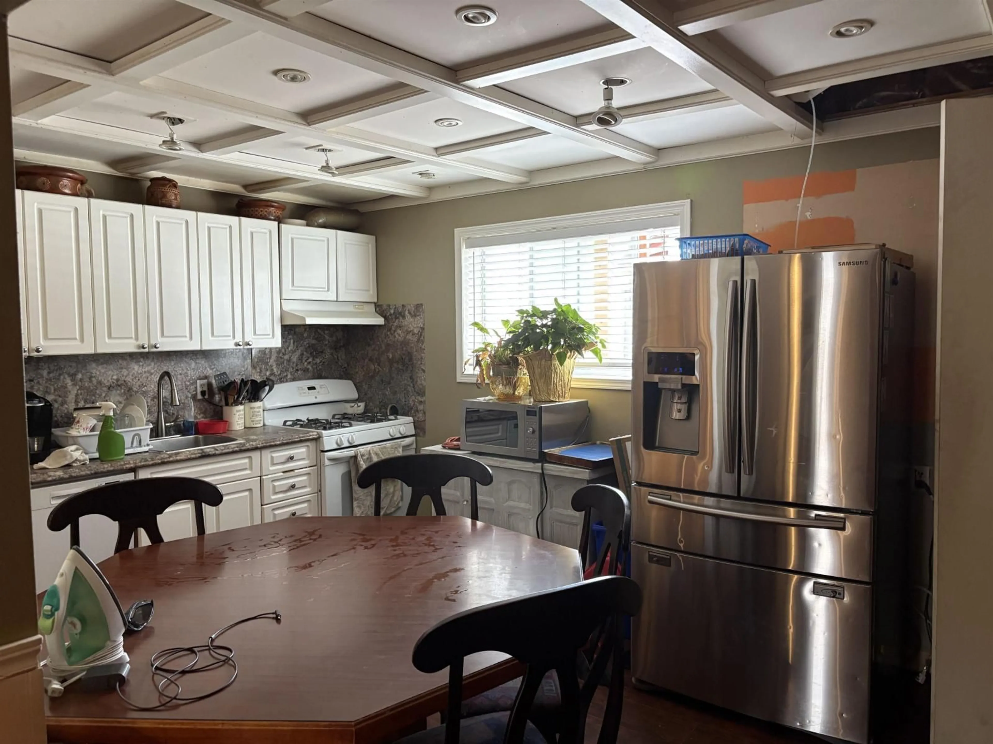 Open concept kitchen, unknown for 13983 GROSVENOR, Surrey British Columbia V3R5G3