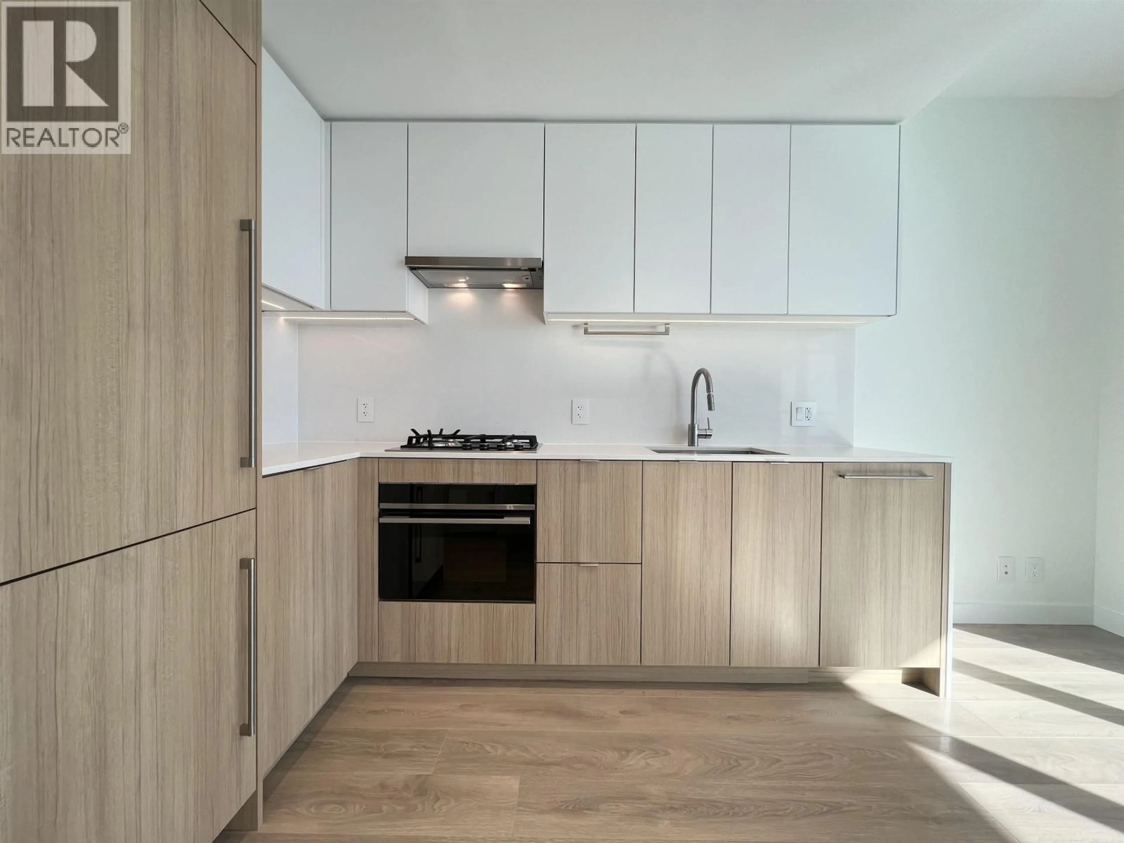 Standard kitchen, wood/laminate floor for 901 - 505 NELSON STREET, Coquitlam British Columbia V3J0R5