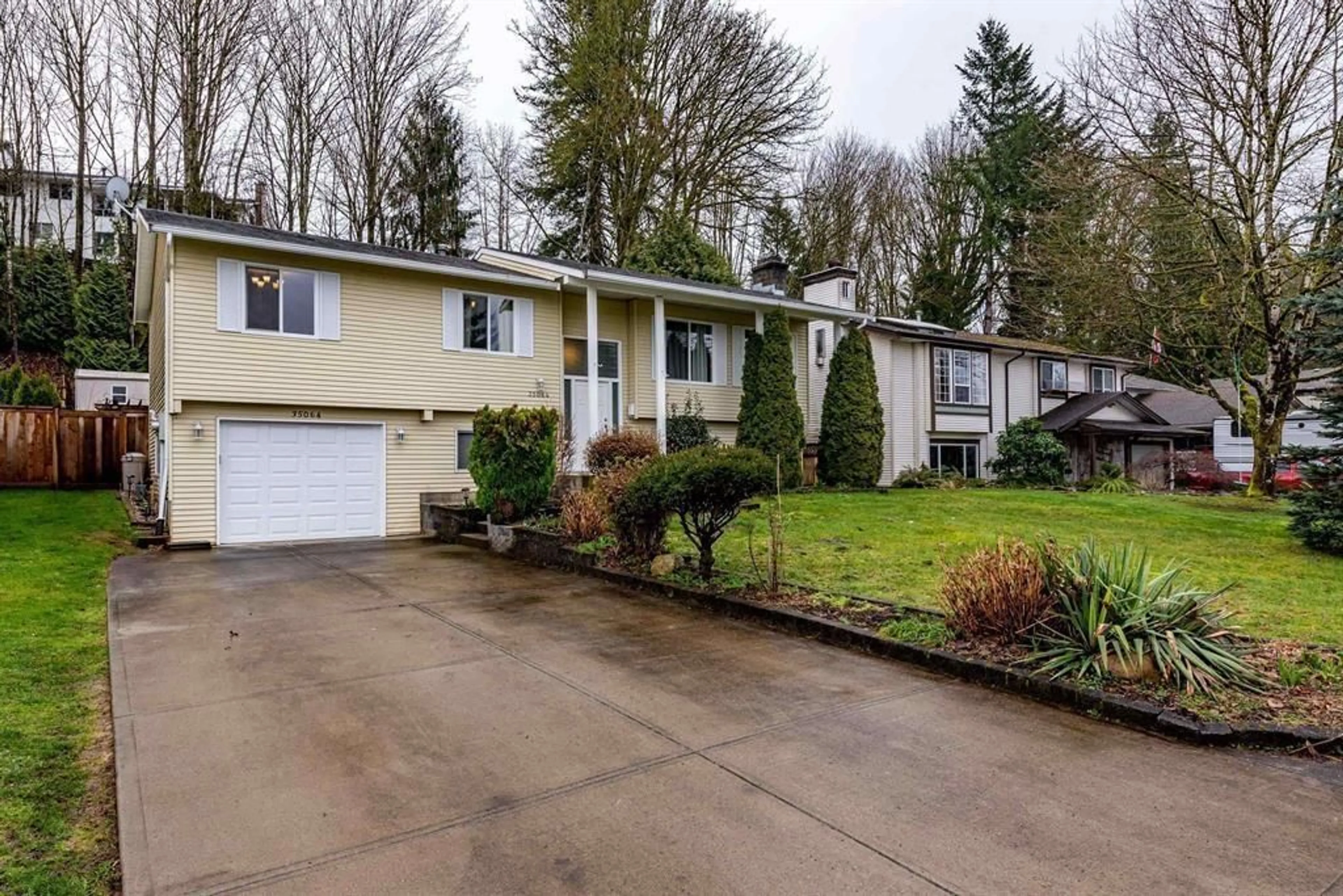 Unknown for 35064 LABURNUM, Abbotsford British Columbia V2S5M7