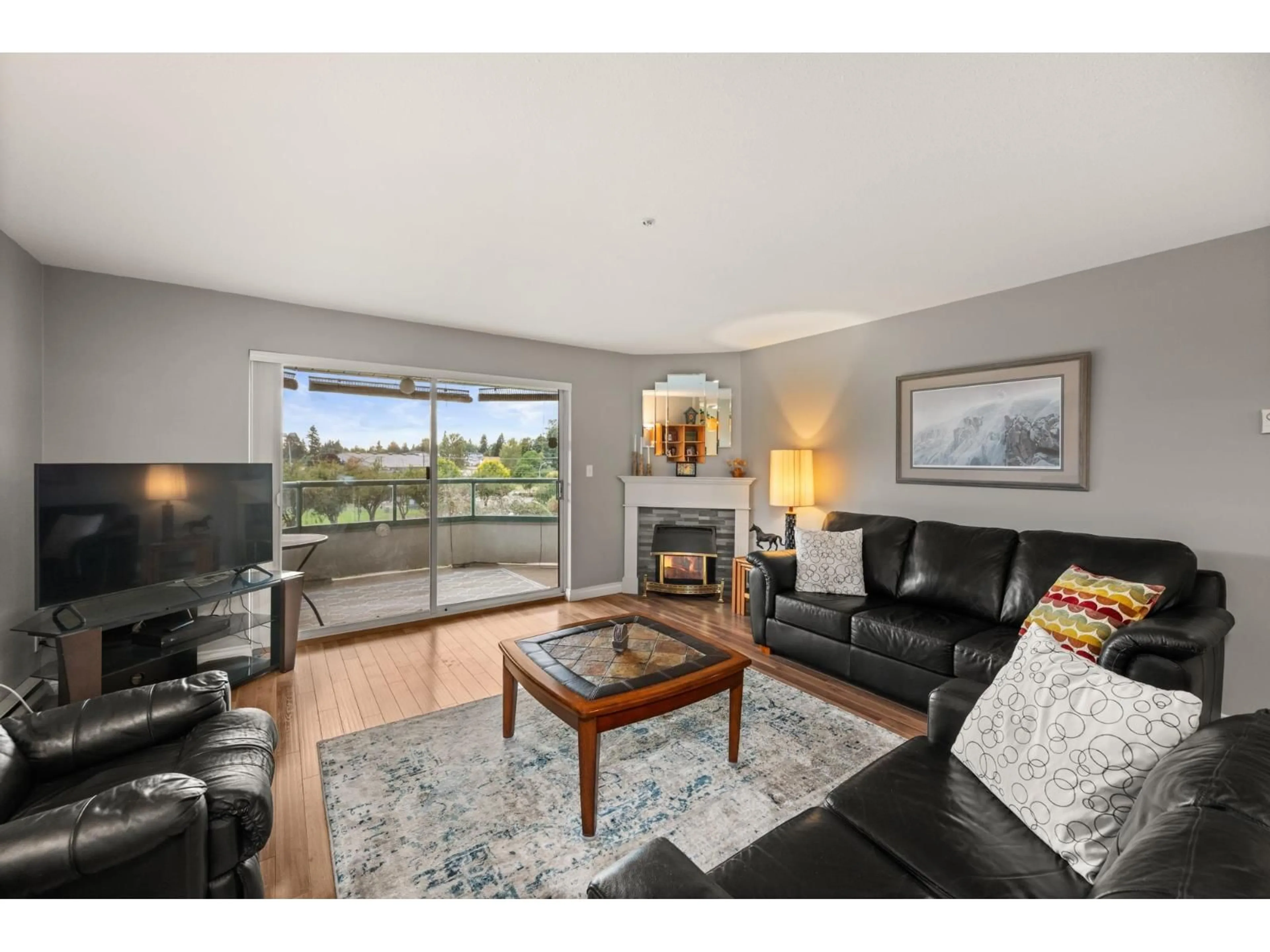Living room with furniture, unknown for 226 - 2451 GLADWIN, Abbotsford British Columbia V2T3N8