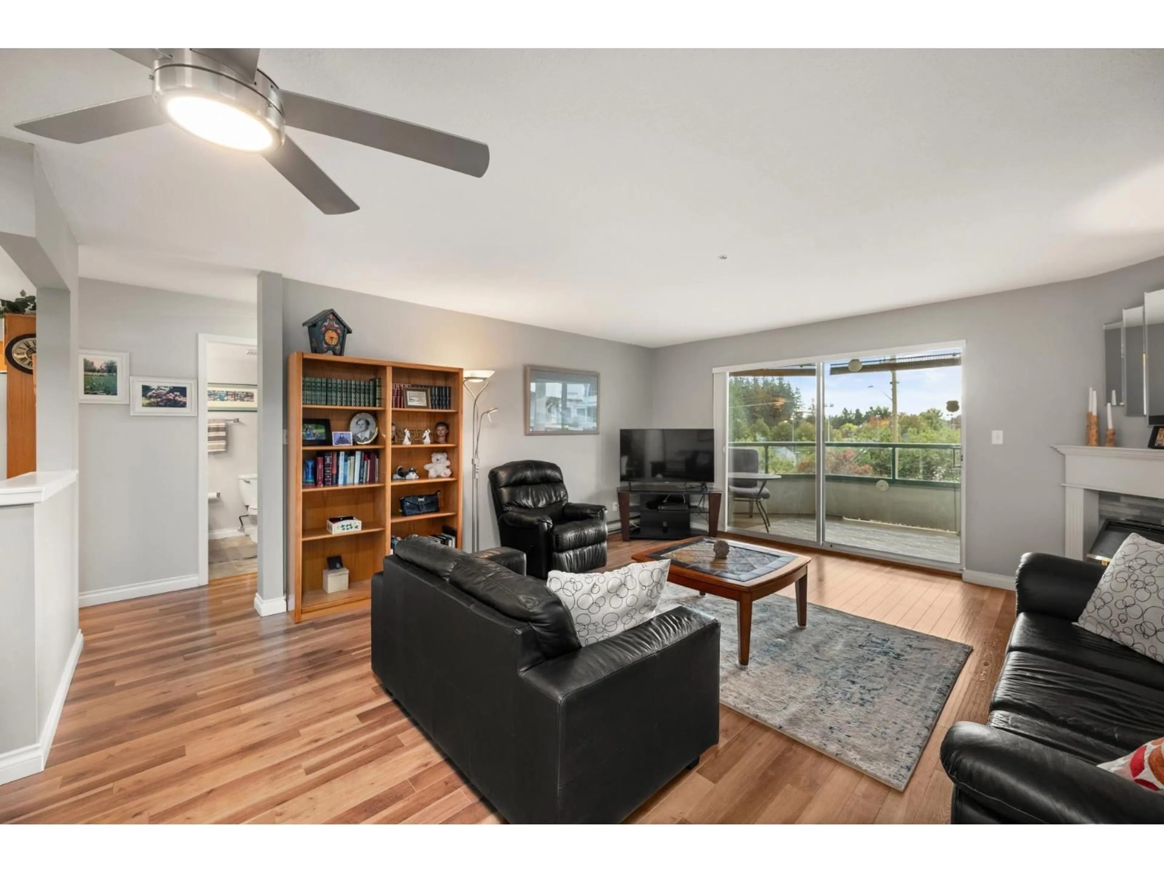 Living room with furniture, wood/laminate floor for 226 - 2451 GLADWIN, Abbotsford British Columbia V2T3N8