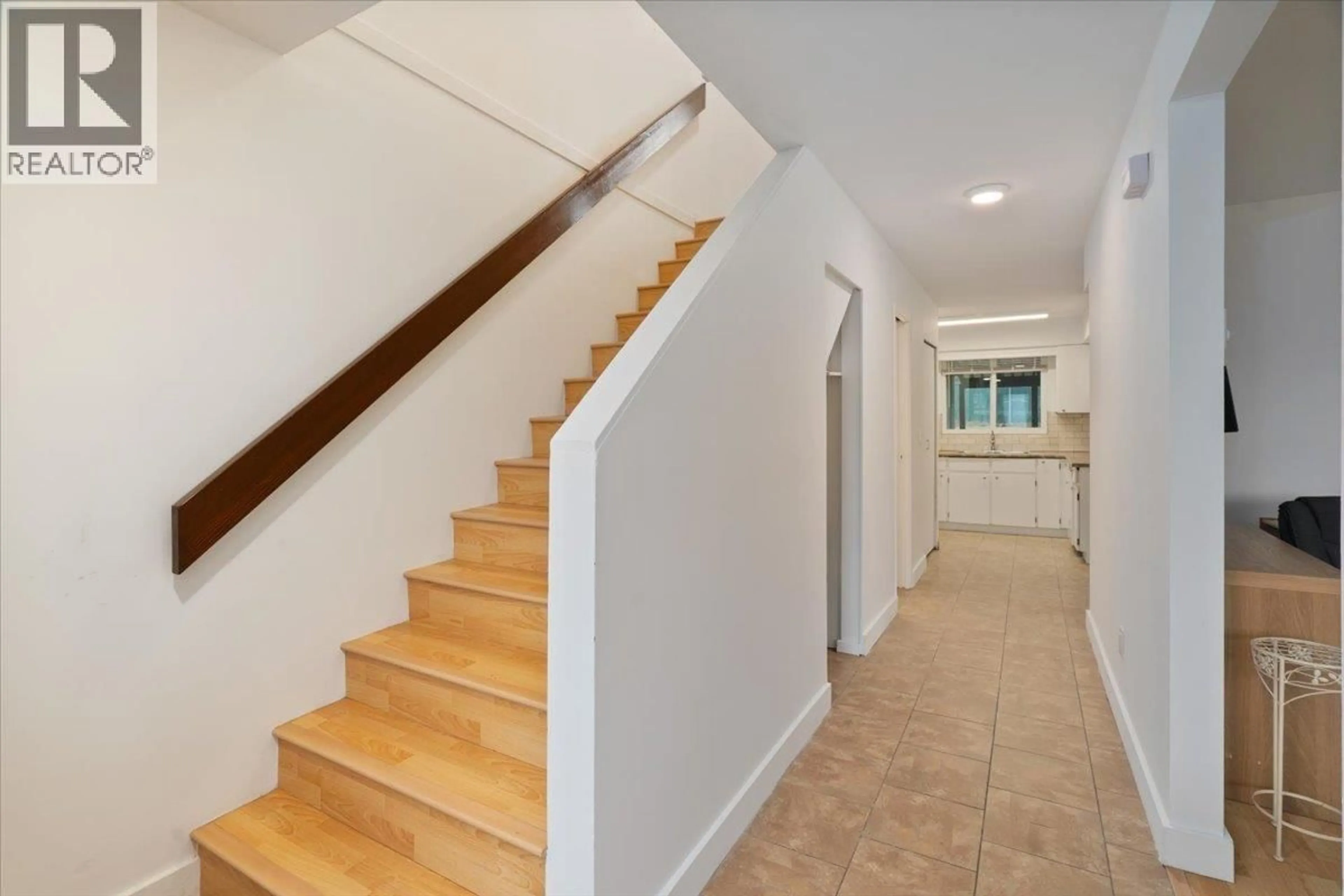 Stairs for 663-665 HARRISON AVENUE, Coquitlam British Columbia V3J3Z6