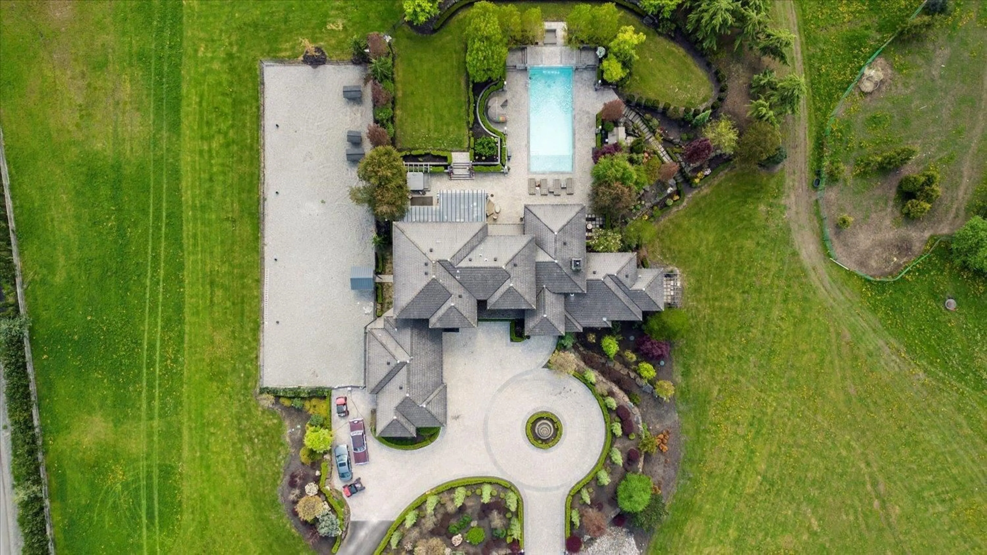 A pic from outside/outdoor area/front of a property/back of a property/a pic from drone, unknown for 30736 BURGESS, Abbotsford British Columbia V4X2A6