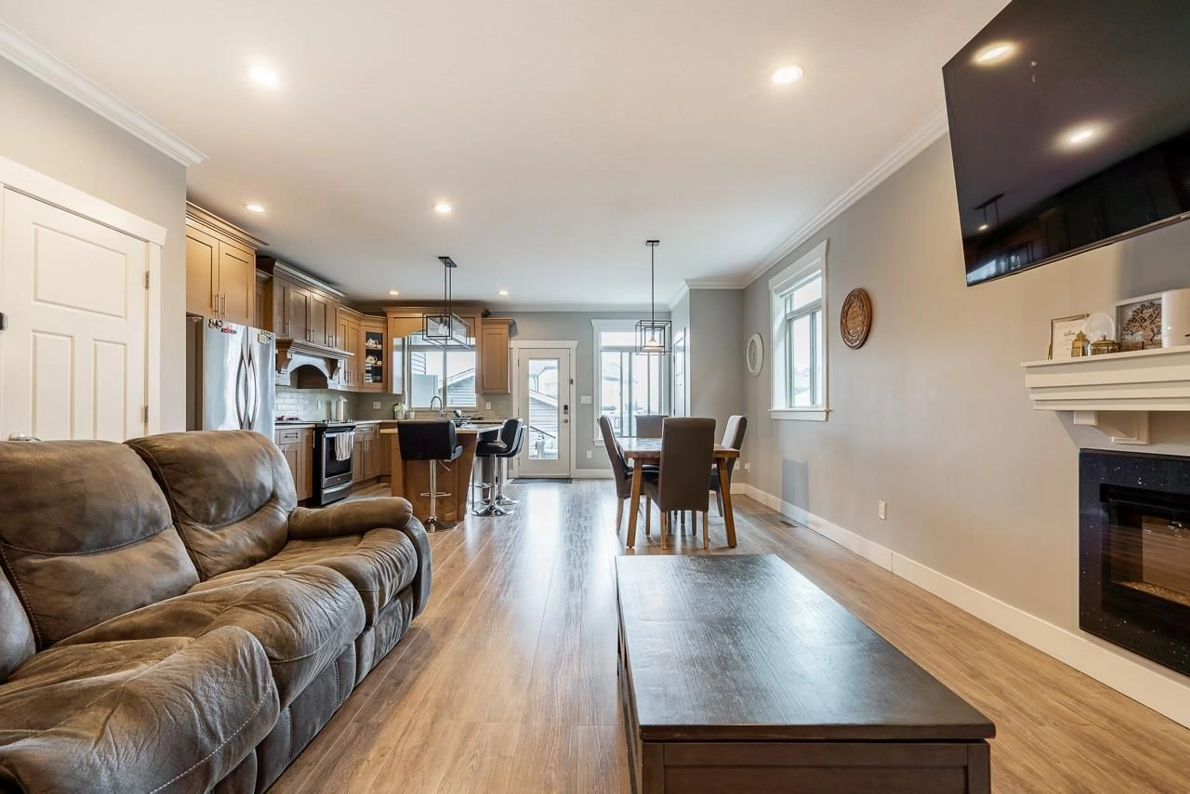 Open concept kitchen, unknown for 6727 184, Surrey British Columbia V3S1E5