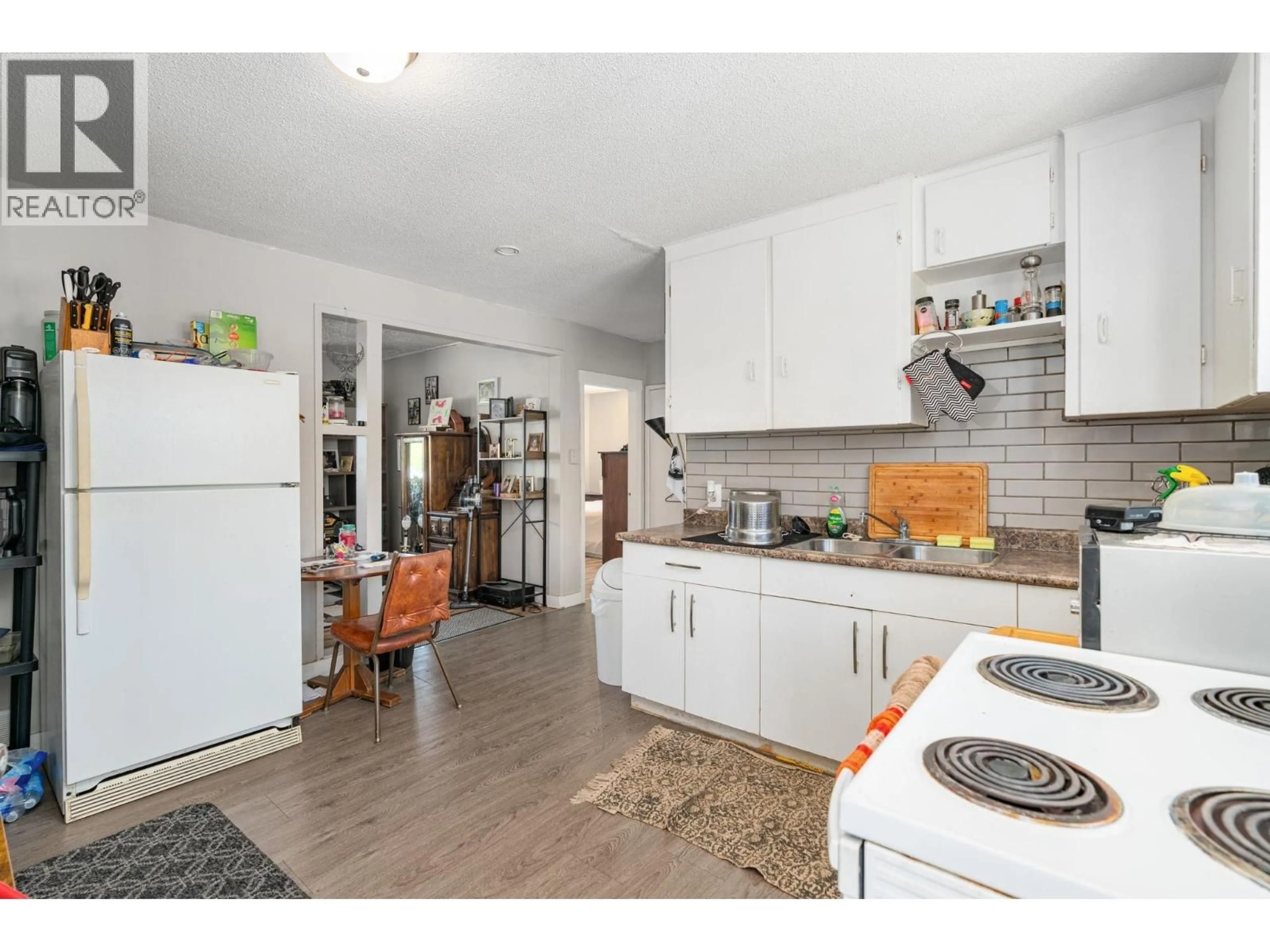 Open concept kitchen, unknown for 1807 9TH AVENUE, Prince George British Columbia V2M1N2