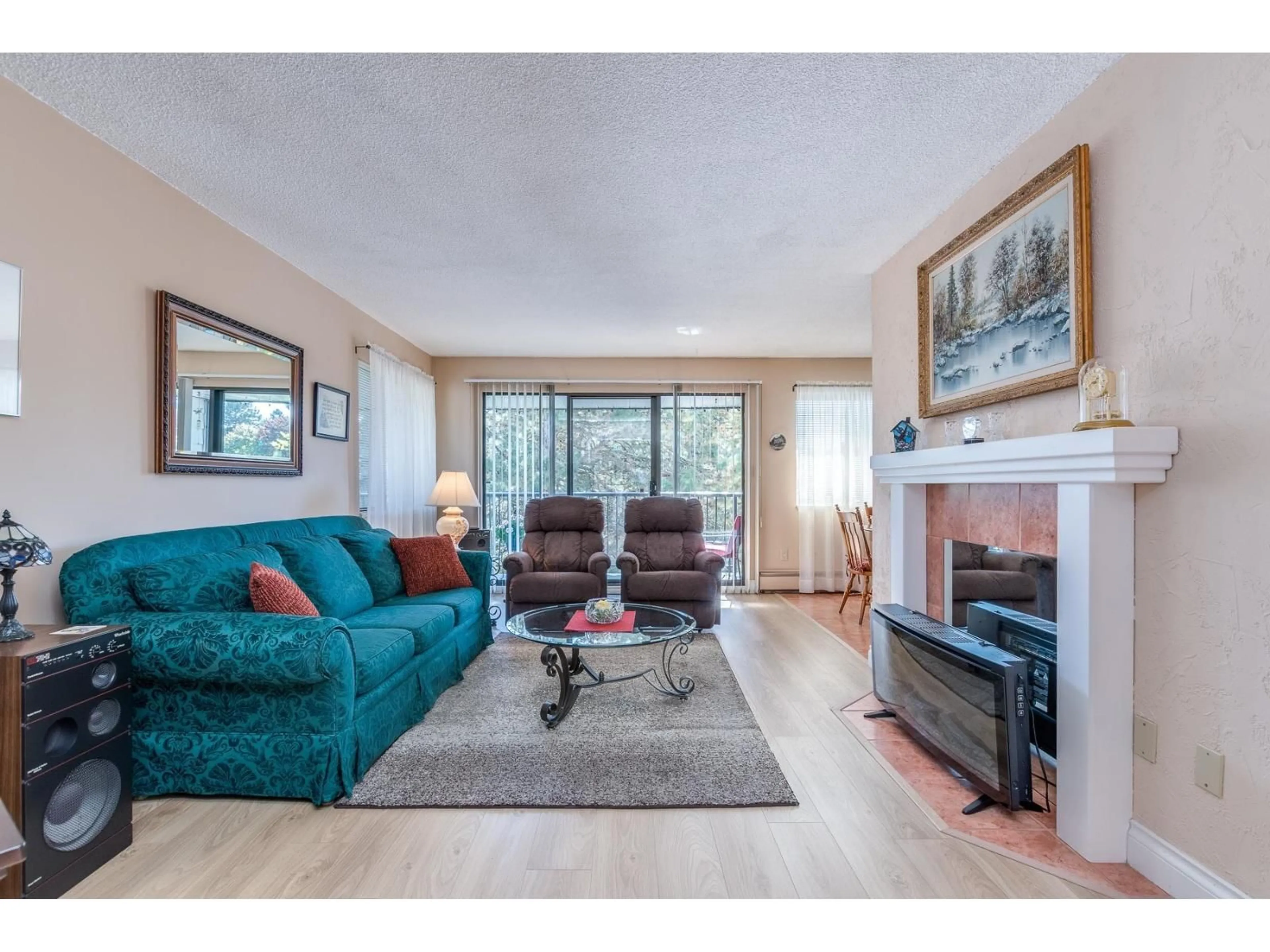 Living room with furniture, wood/laminate floor for 304 - 13977 74, Surrey British Columbia V3W6G6