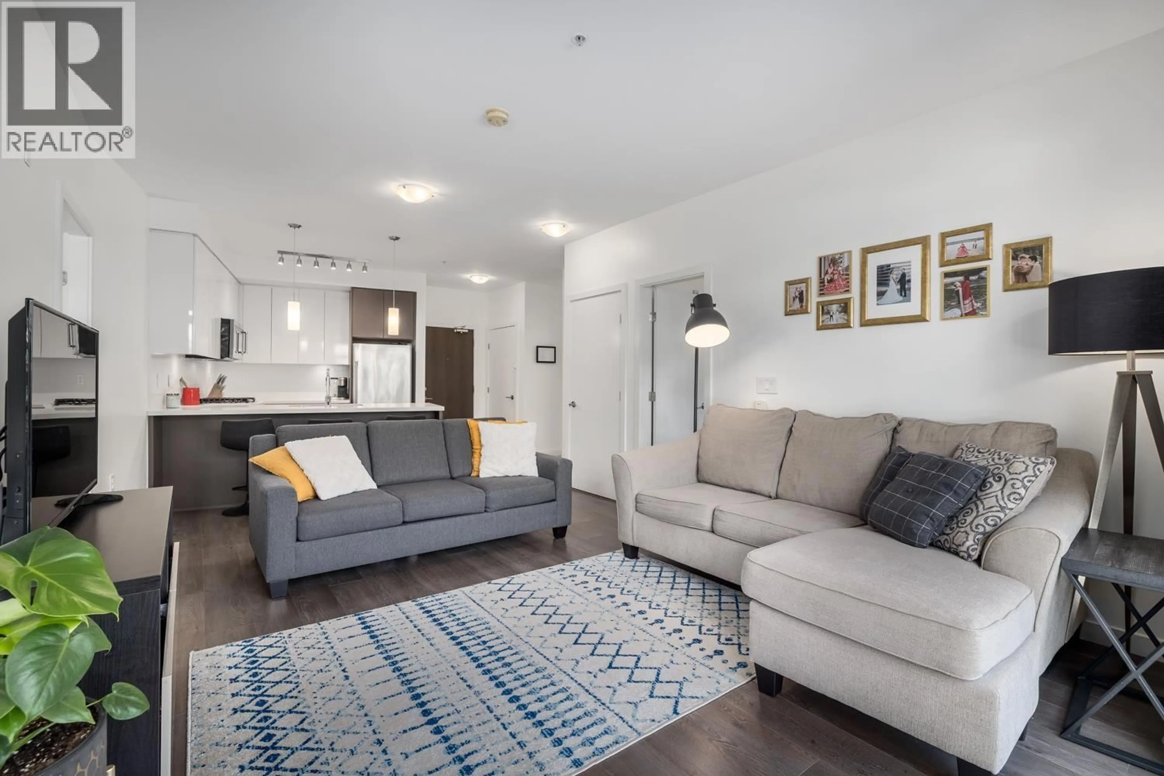 Living room with furniture, unknown for 217 - 22 ROYAL AVENUE, New Westminster British Columbia V3L0H1