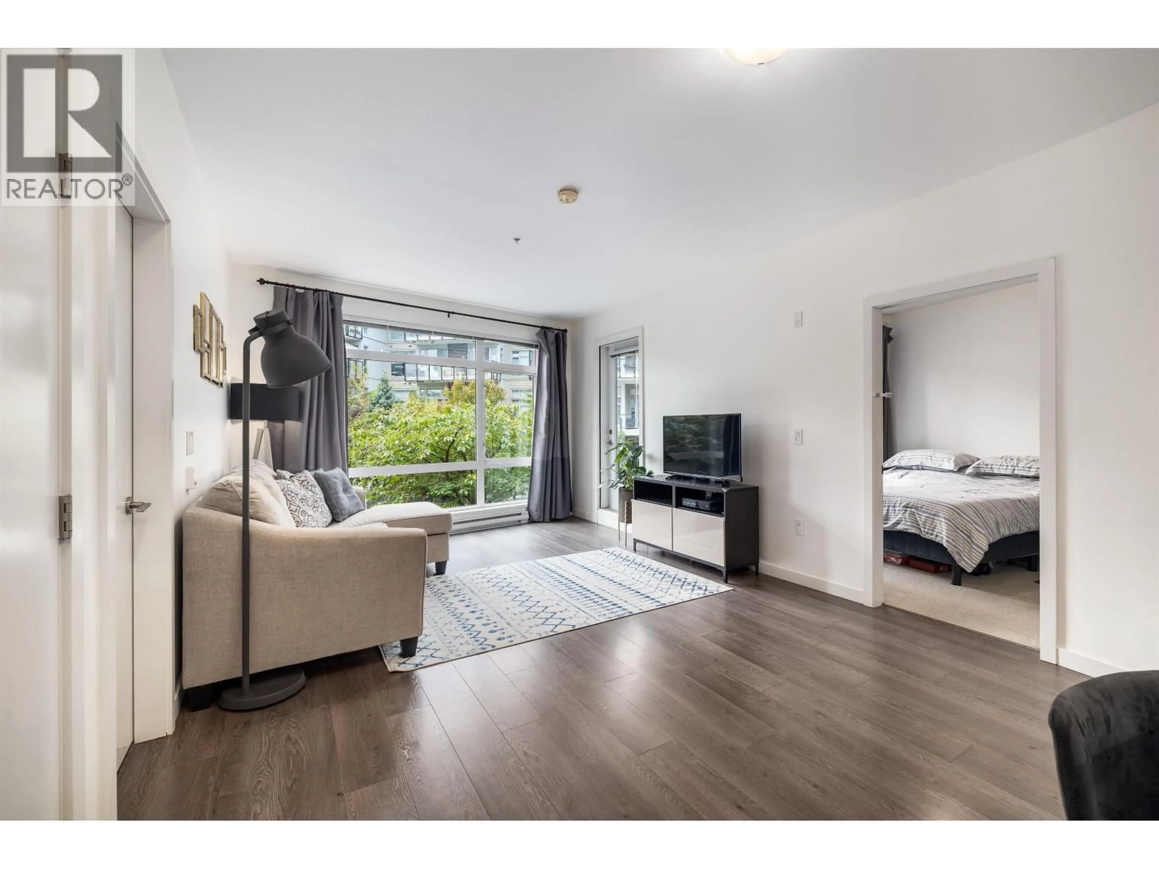 Living room with furniture, wood/laminate floor for 217 - 22 ROYAL AVENUE, New Westminster British Columbia V3L0H1