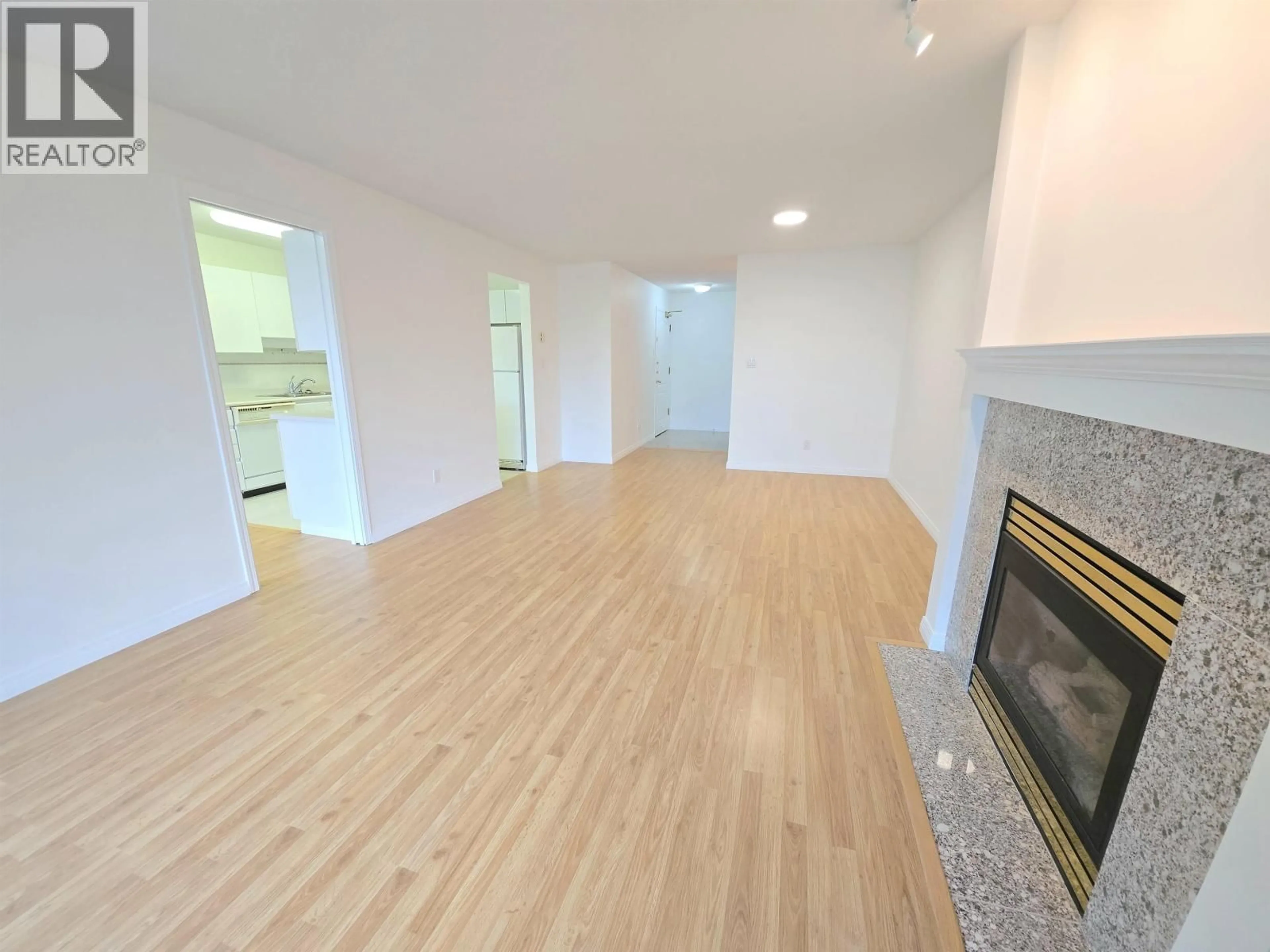 A pic of a room for 401 - 5899 WILSON AVENUE, Burnaby British Columbia V5H4R9