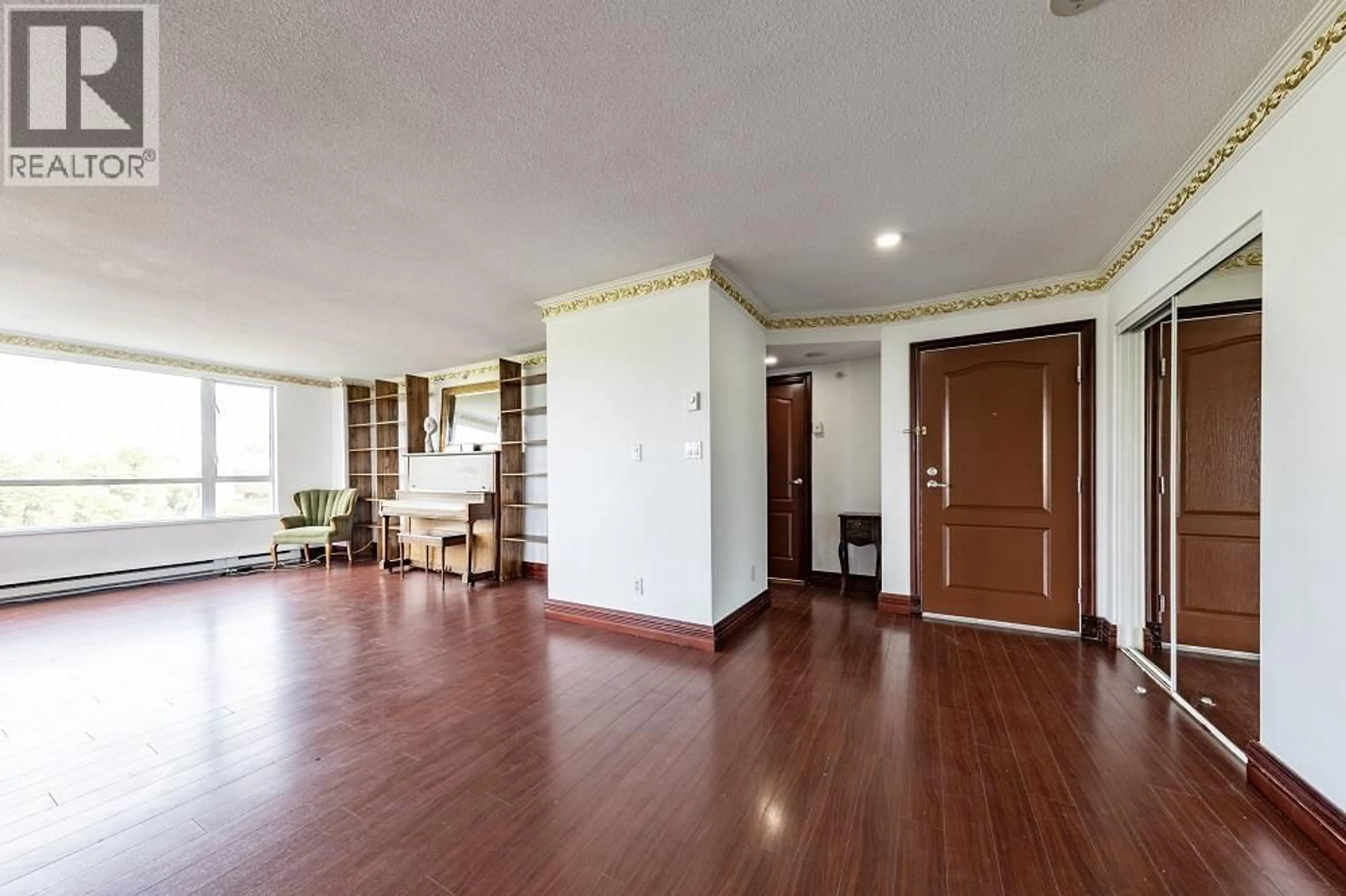 Indoor foyer for 701 - 7680 GRANVILLE AVENUE, Richmond British Columbia V6Y4B9