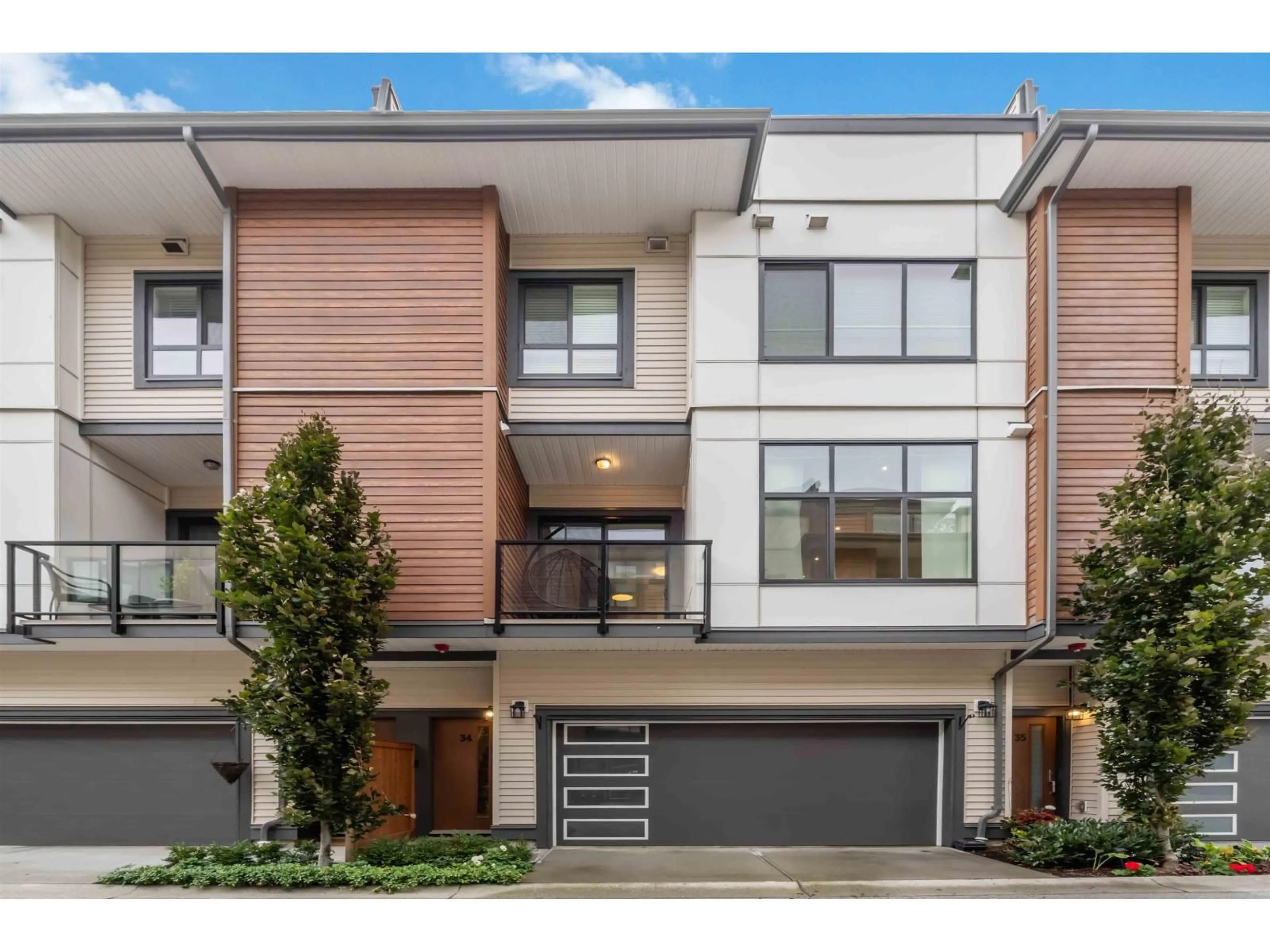 Home with vinyl exterior material, street for 34 - 20849 78B, Langley British Columbia V2Y0X6