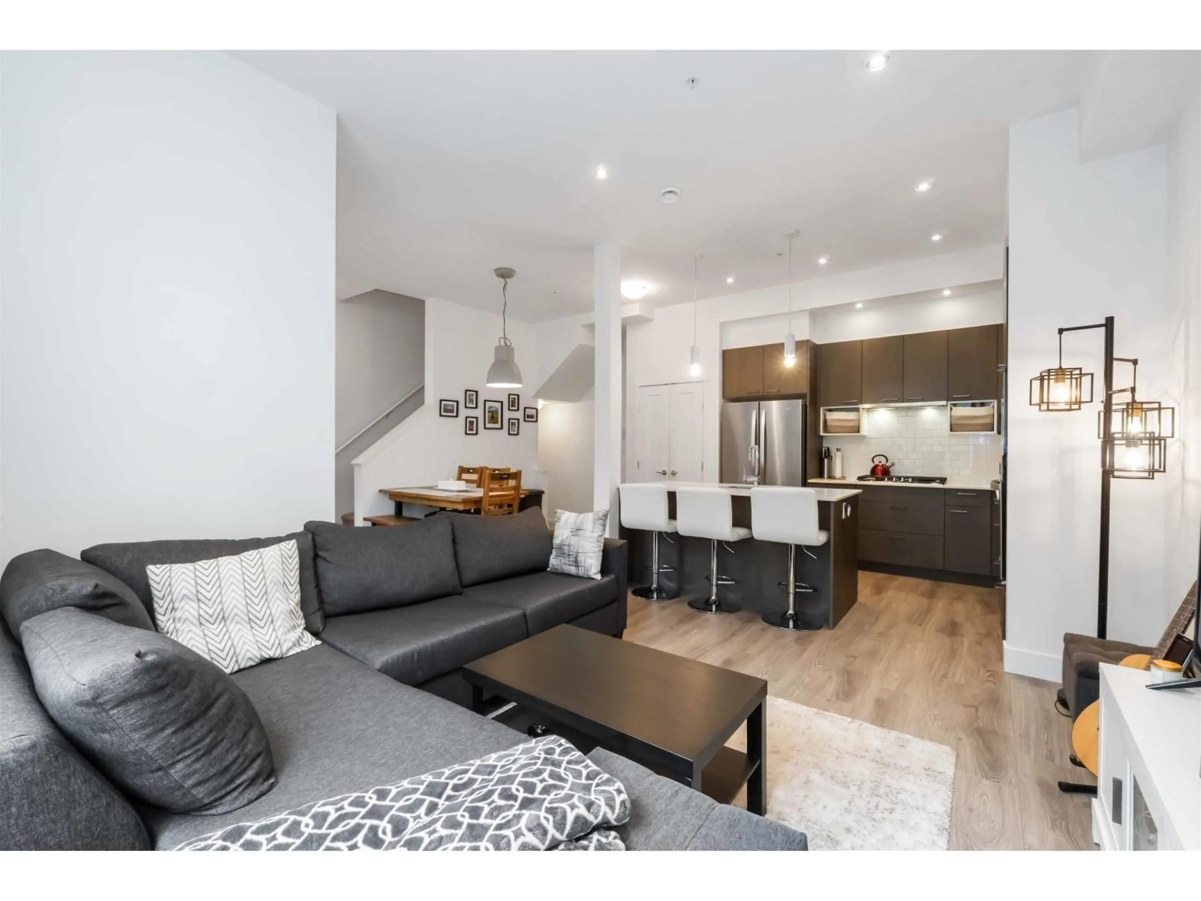 Open concept kitchen, wood/laminate floor for 34 - 20849 78B, Langley British Columbia V2Y0X6