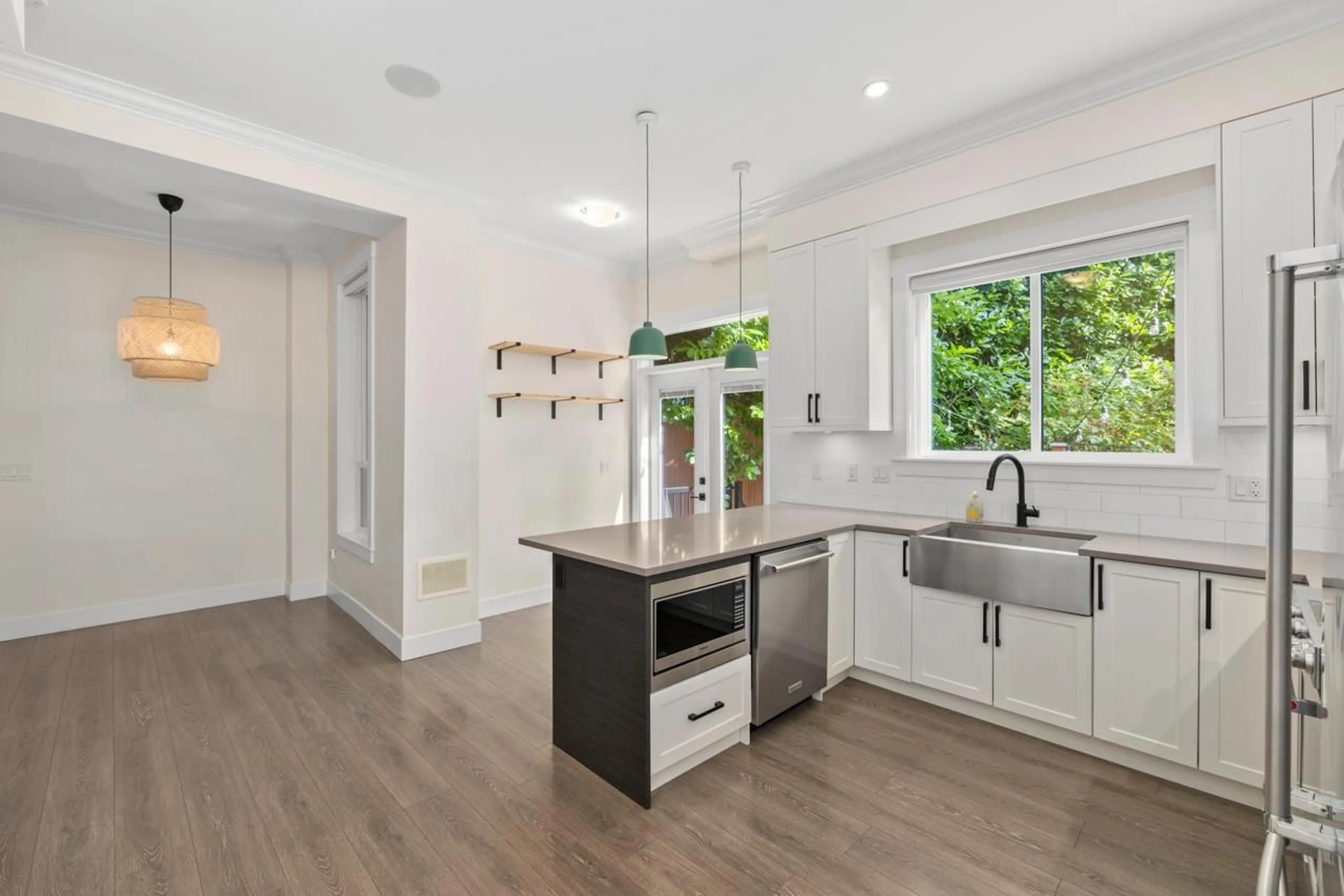 Open concept kitchen, unknown for 14 - 1454 162B, Surrey British Columbia V4A9W9