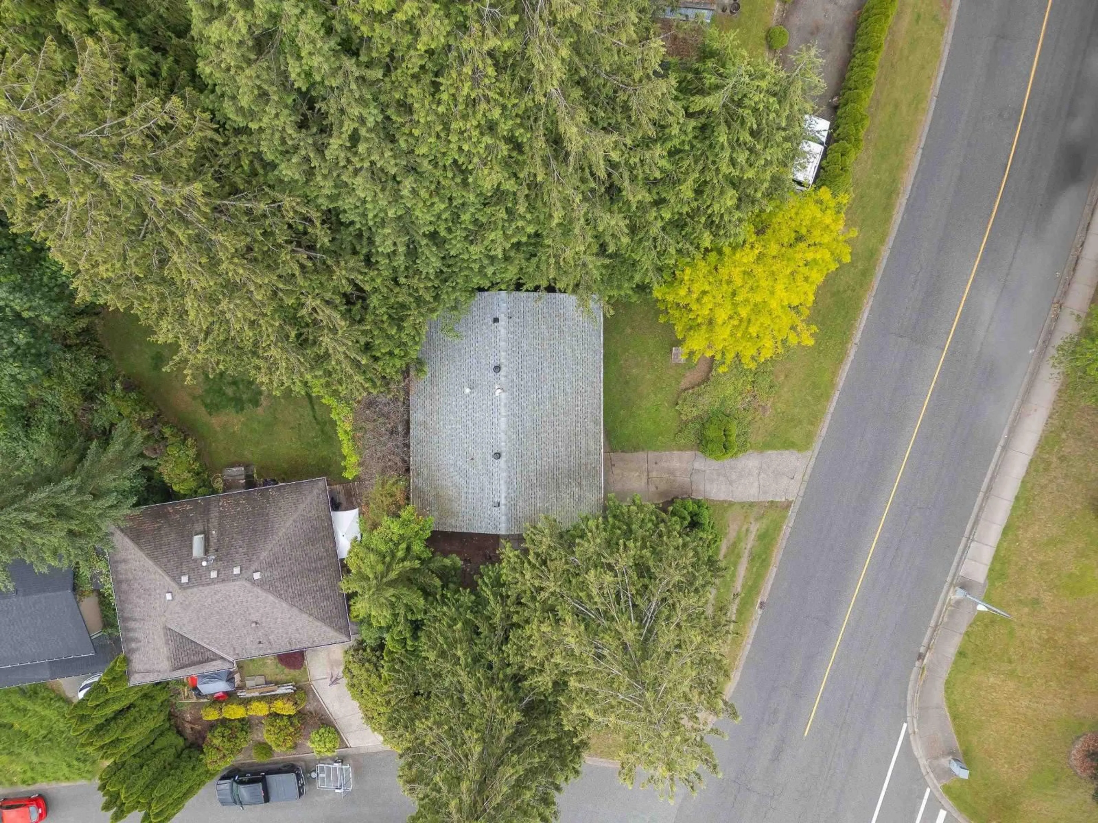 A pic from outside/outdoor area/front of a property/back of a property/a pic from drone, street for 8061 CARIBOU, Mission British Columbia V2V5R1