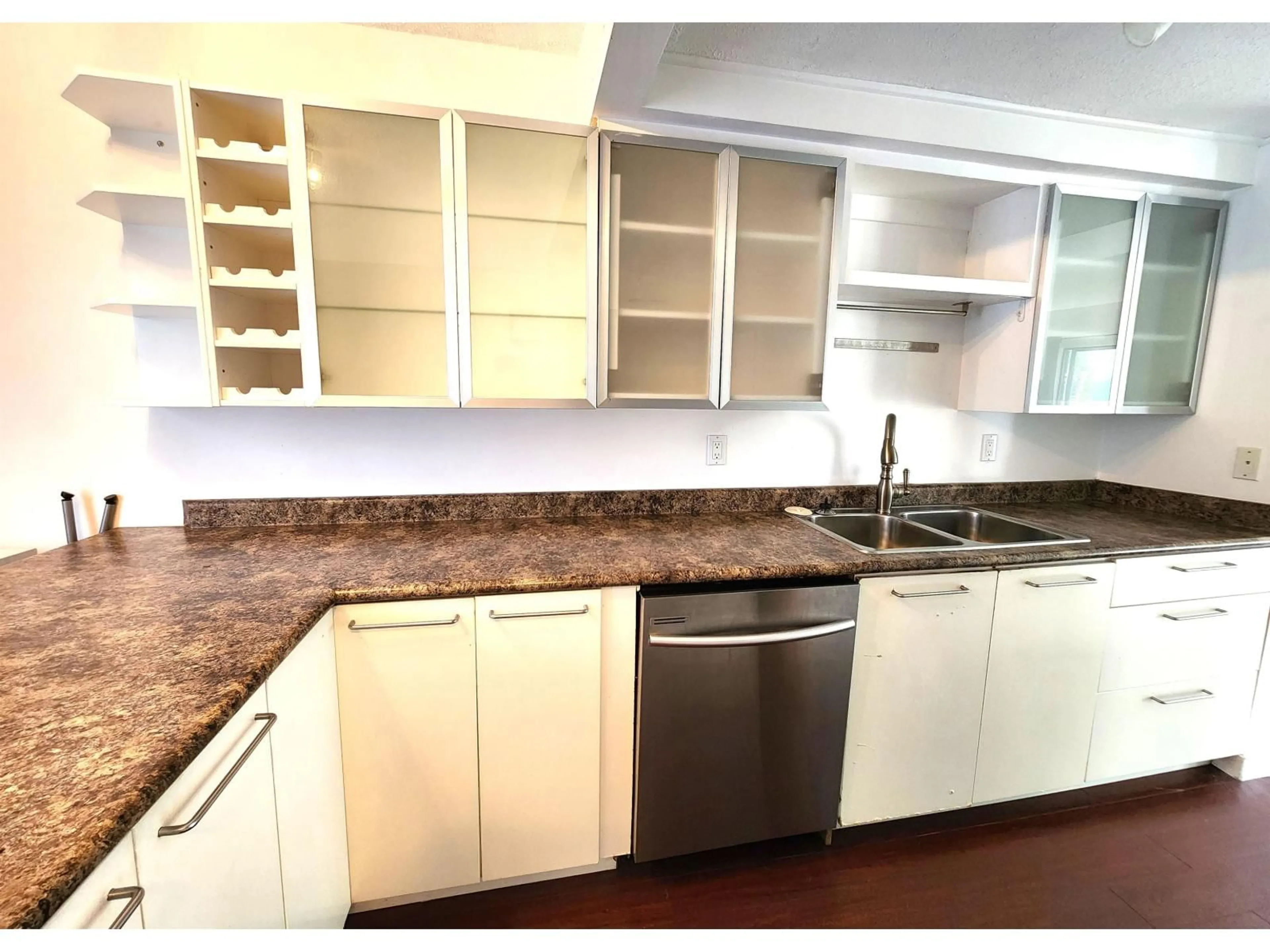 Standard kitchen, unknown for 26888 32, Langley British Columbia V4W3L5