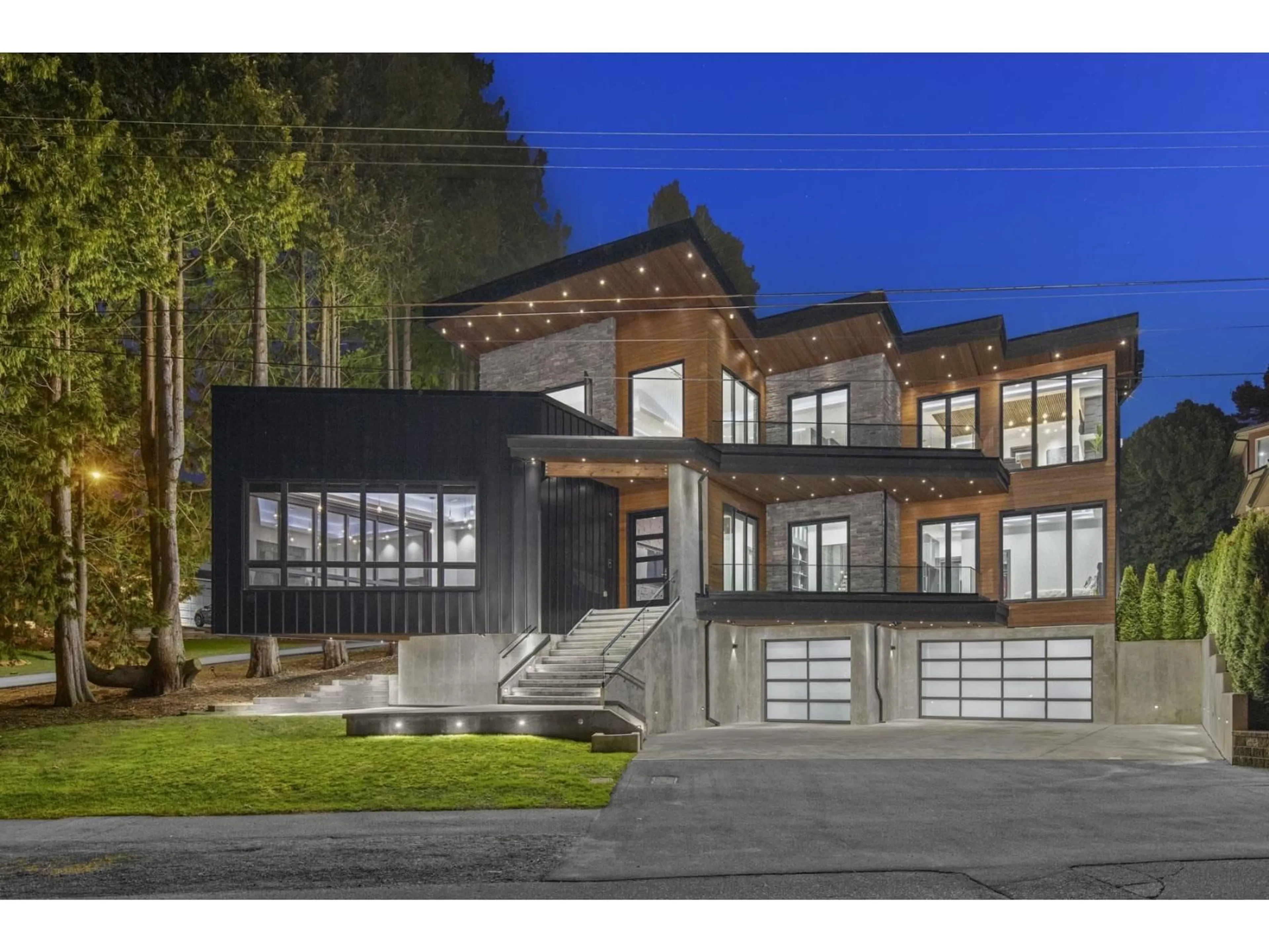 Home with brick exterior material, mountain view for 1794 OCEAN PARK, Surrey British Columbia V4A3L9